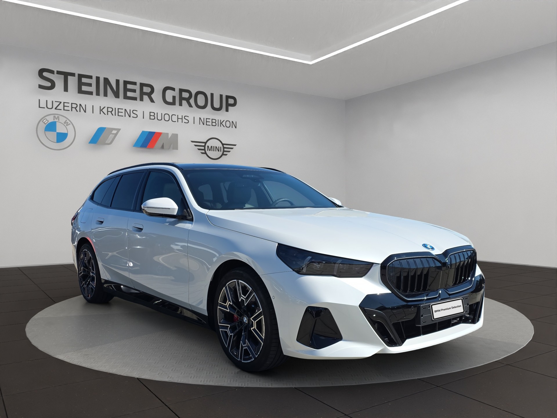BMW 530e xDrive Touring M Sport Pro Steptronic-showroom-element-1