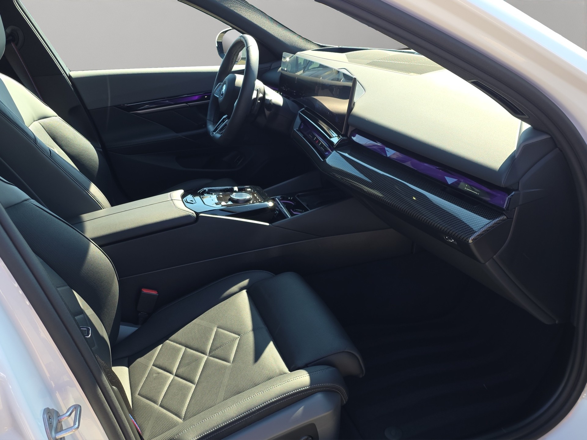 BMW 530e xDrive Touring M Sport Pro Steptronic-image-18