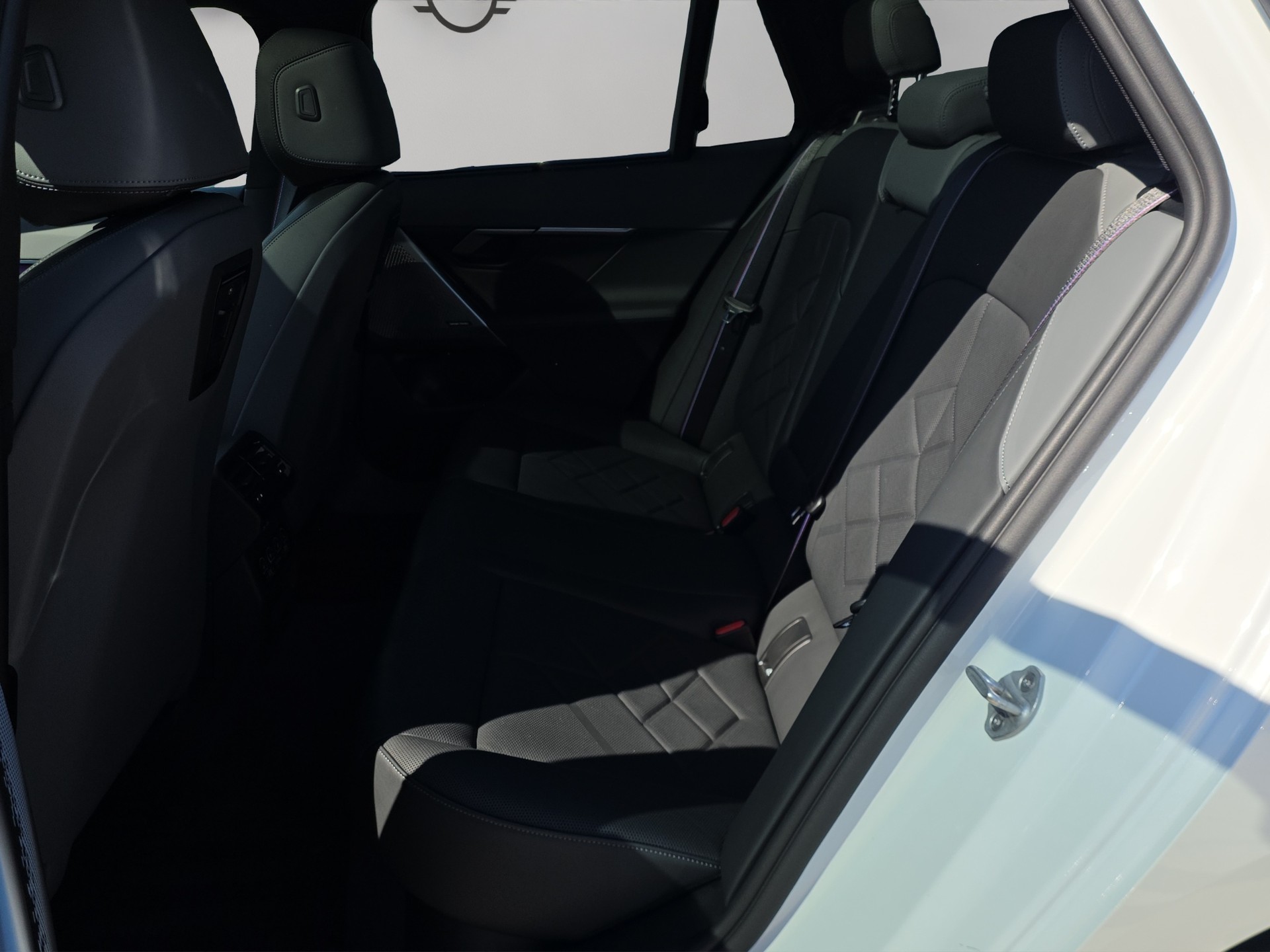 BMW 530e xDrive Touring M Sport Pro Steptronic-image-16
