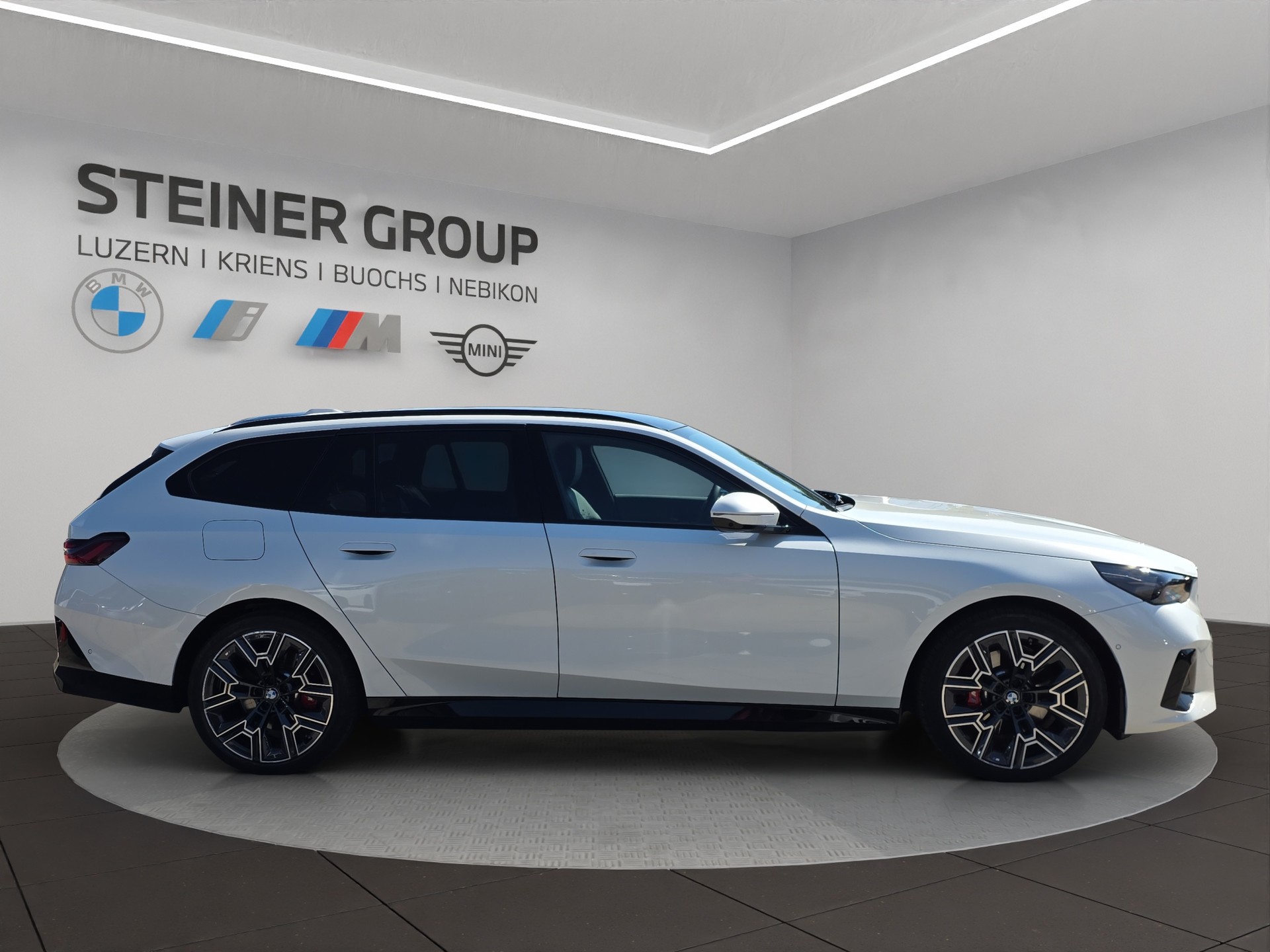 BMW 530e xDrive Touring M Sport Pro Steptronic-showroom-element-2