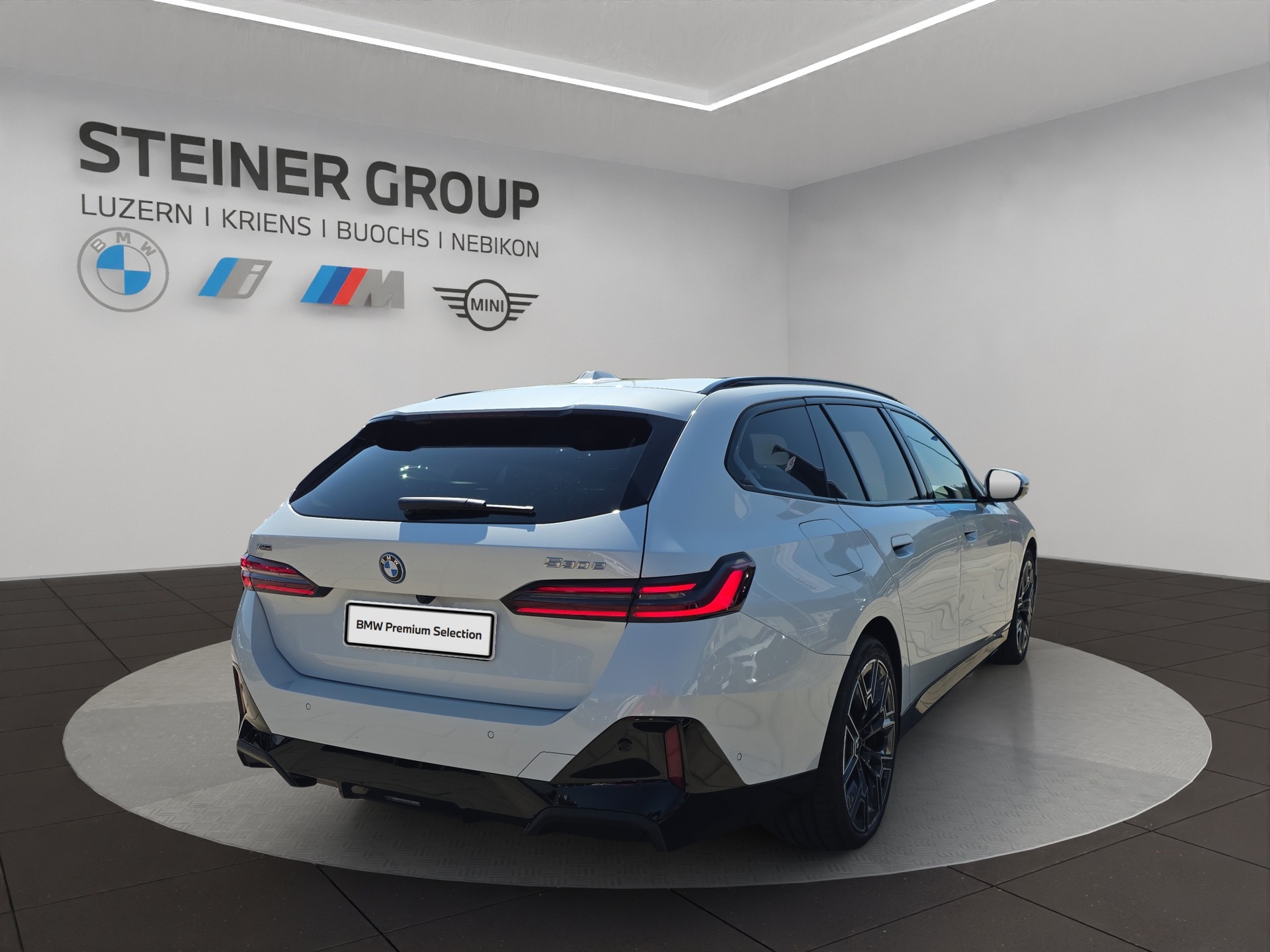 BMW 530e xDrive Touring M Sport Pro Steptronic-showroom-element-3