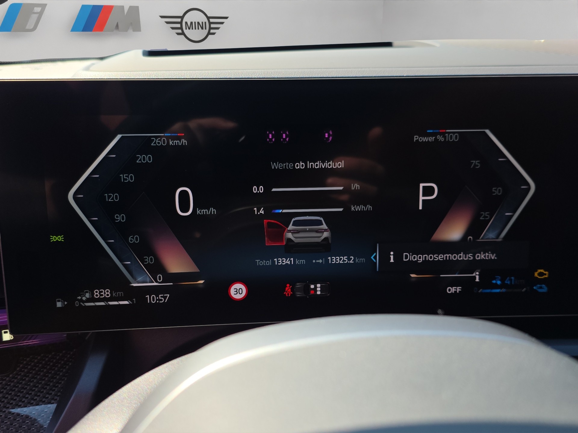 BMW 530e xDrive Touring M Sport Pro Steptronic-image-12