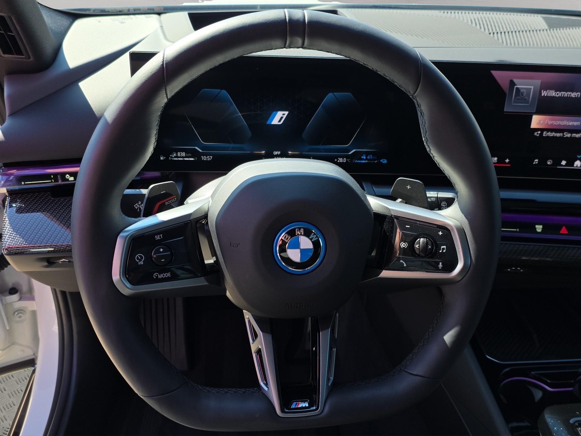 BMW 530e xDrive Touring M Sport Pro Steptronic-image-11