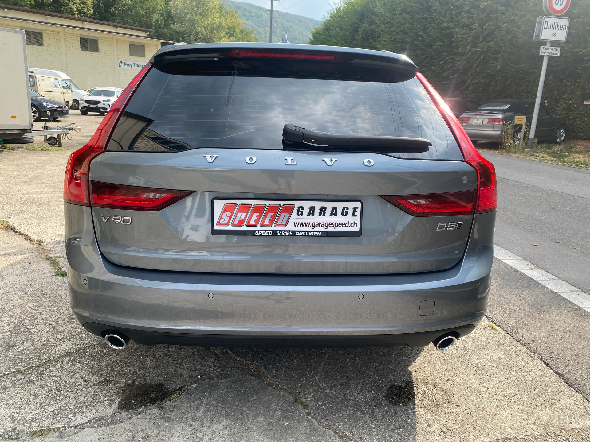 VOLVO V90 D5 AWD Momentum Geartronic Powerpulse-image-3