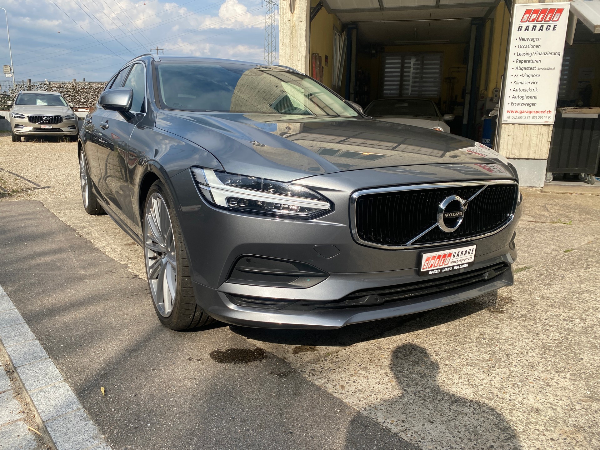 VOLVO V90 D5 AWD Momentum Geartronic Powerpulse-image-1