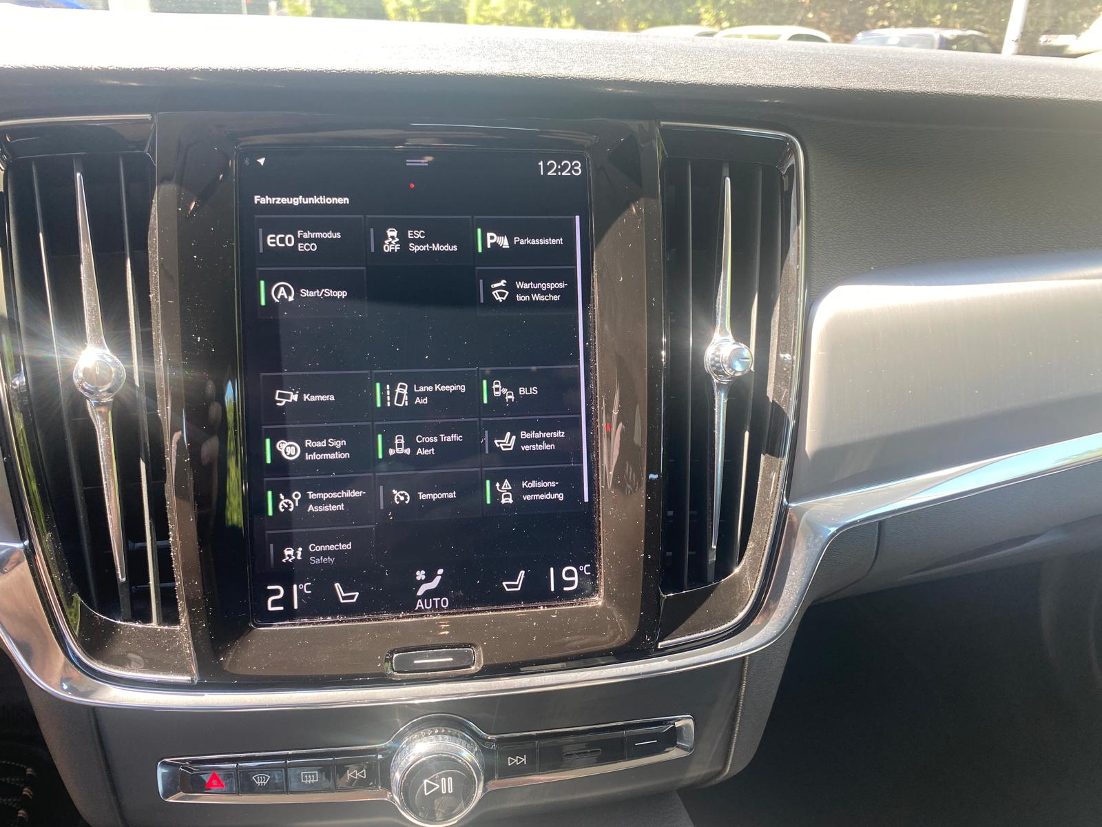 VOLVO V90 D5 AWD Momentum Geartronic Powerpulse-image-9