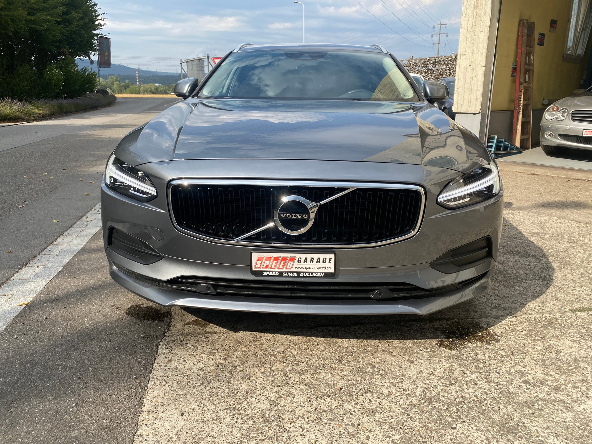 VOLVO V90 D5 AWD Momentum Geartronic Powerpulse