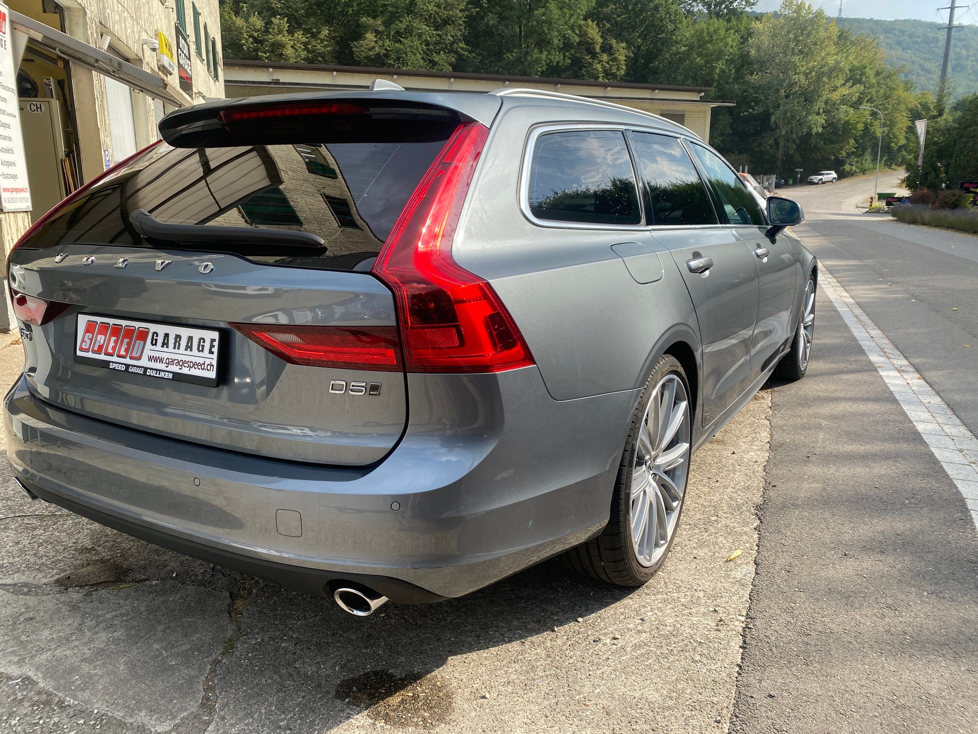VOLVO V90 D5 AWD Momentum Geartronic Powerpulse-image-5