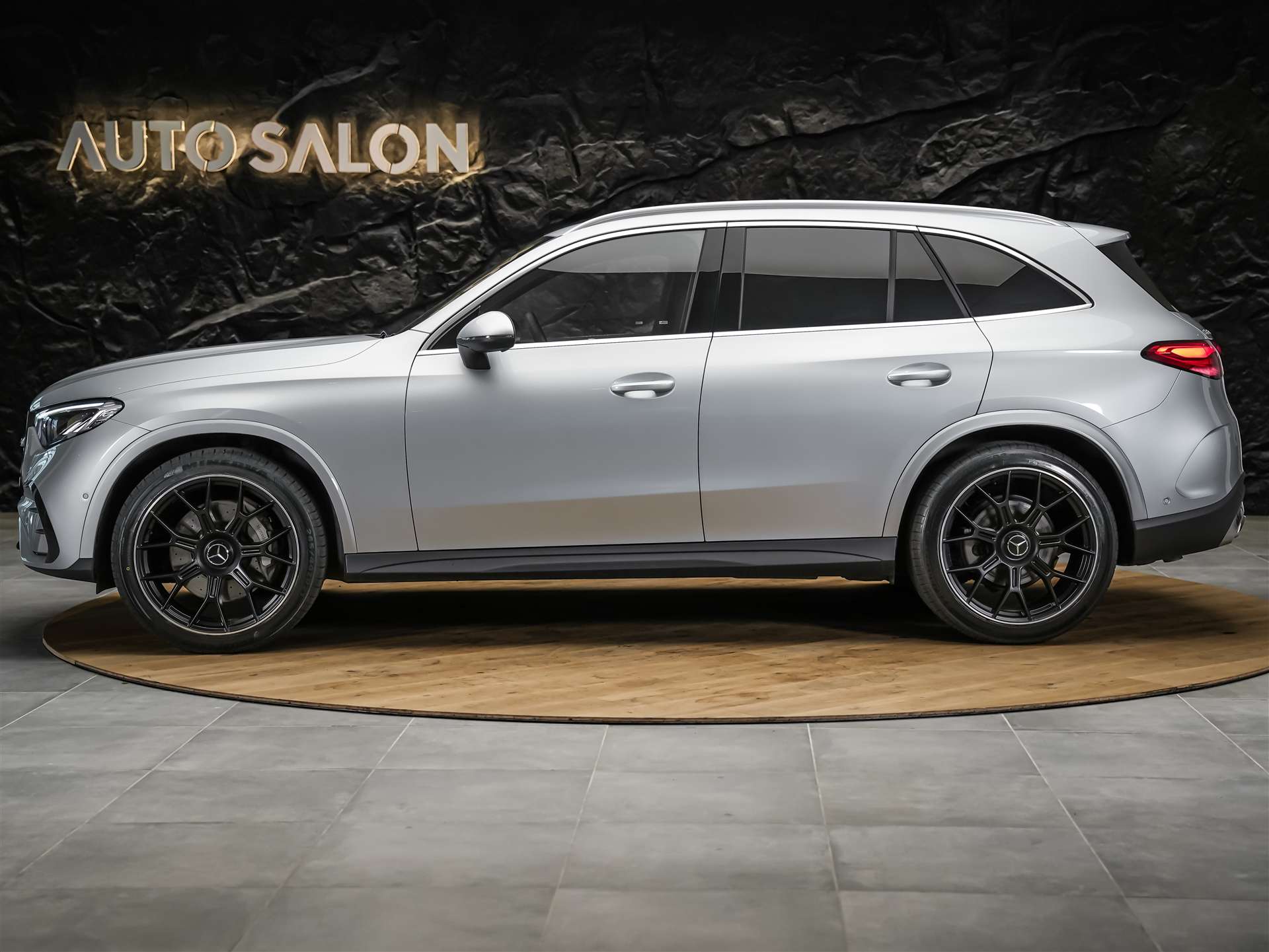 MERCEDES-BENZ GLC 300 d AMG Line 4matic *21" Felgen*Sitzheizung*Anhängerkupplung*-showroom-element-1
