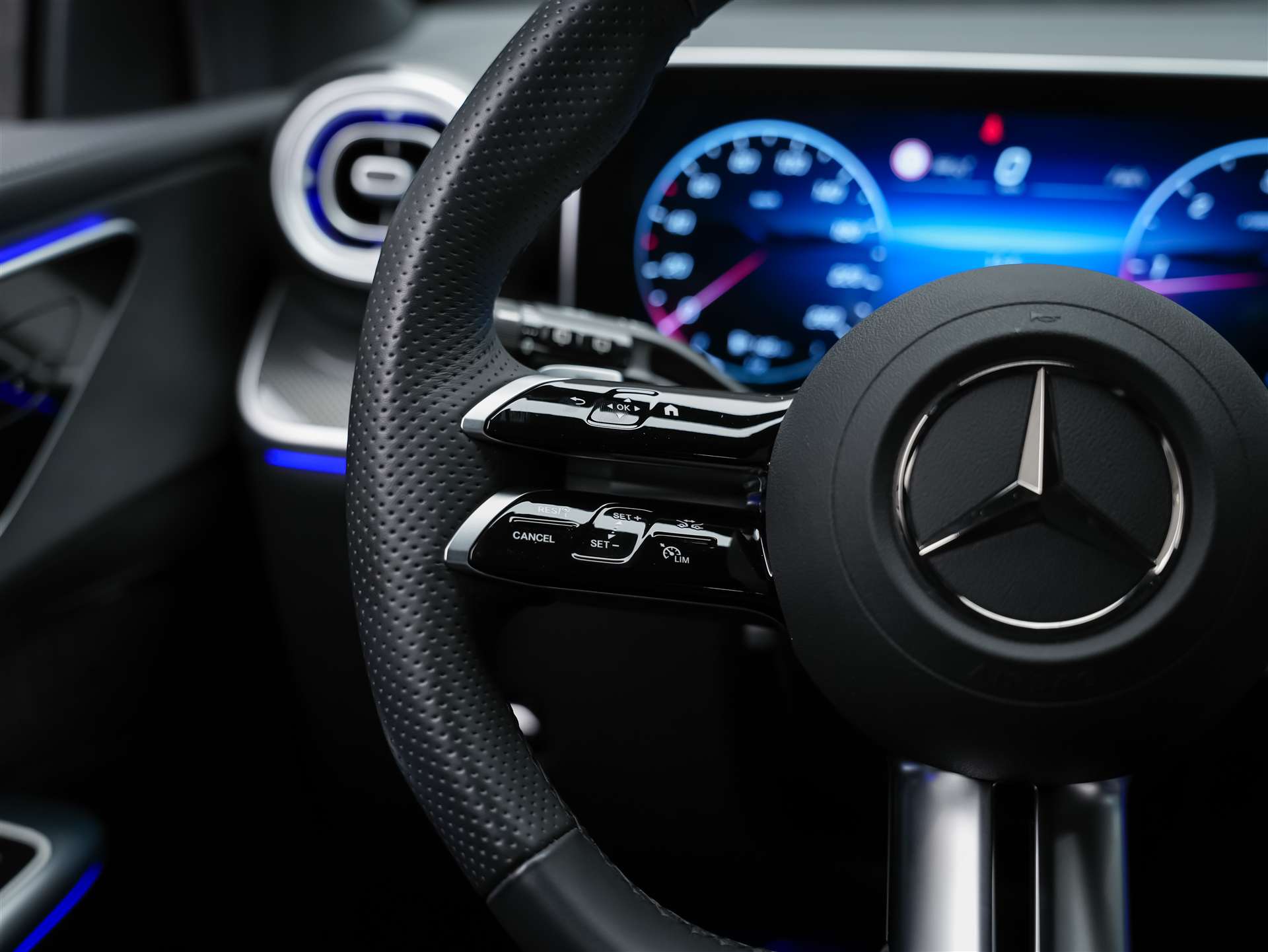 MERCEDES-BENZ GLC 300 d AMG Line 4matic *21" Felgen*Sitzheizung*Anhängerkupplung*-image-27