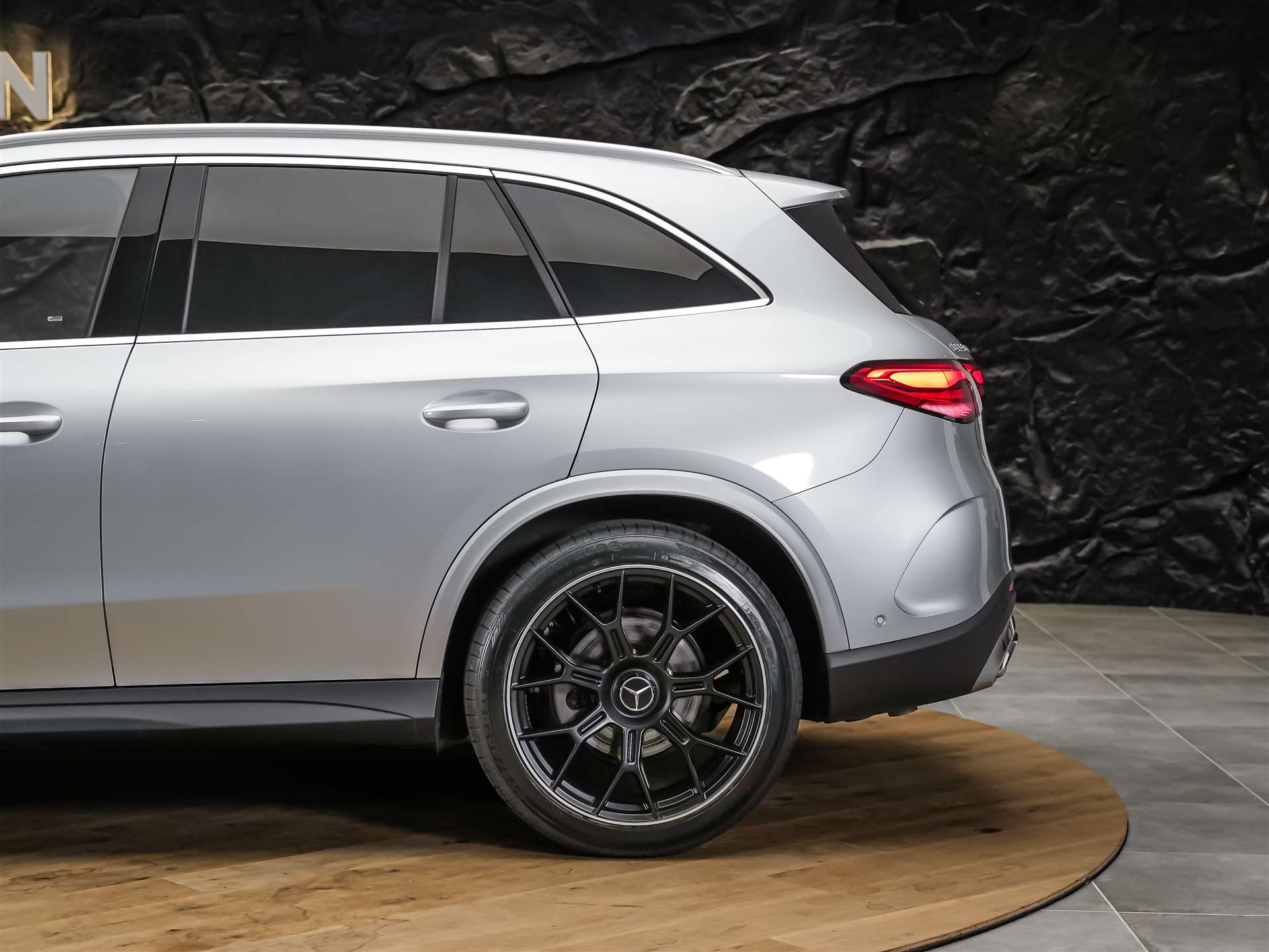 MERCEDES-BENZ GLC 300 d AMG Line 4matic *21" Felgen*Sitzheizung*Anhängerkupplung*-image-16