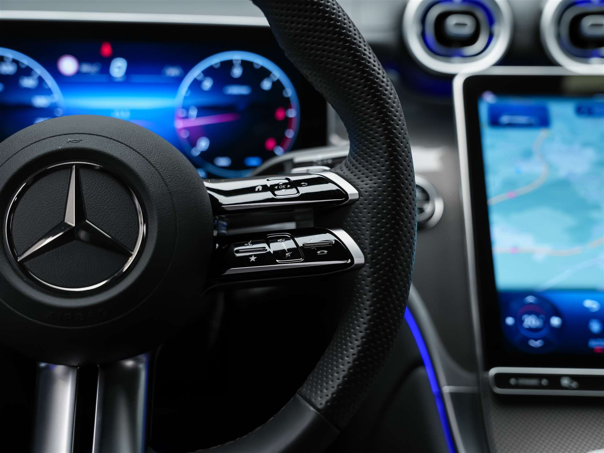 MERCEDES-BENZ GLC 300 d AMG Line 4matic *21" Felgen*Sitzheizung*Anhängerkupplung*-image-28
