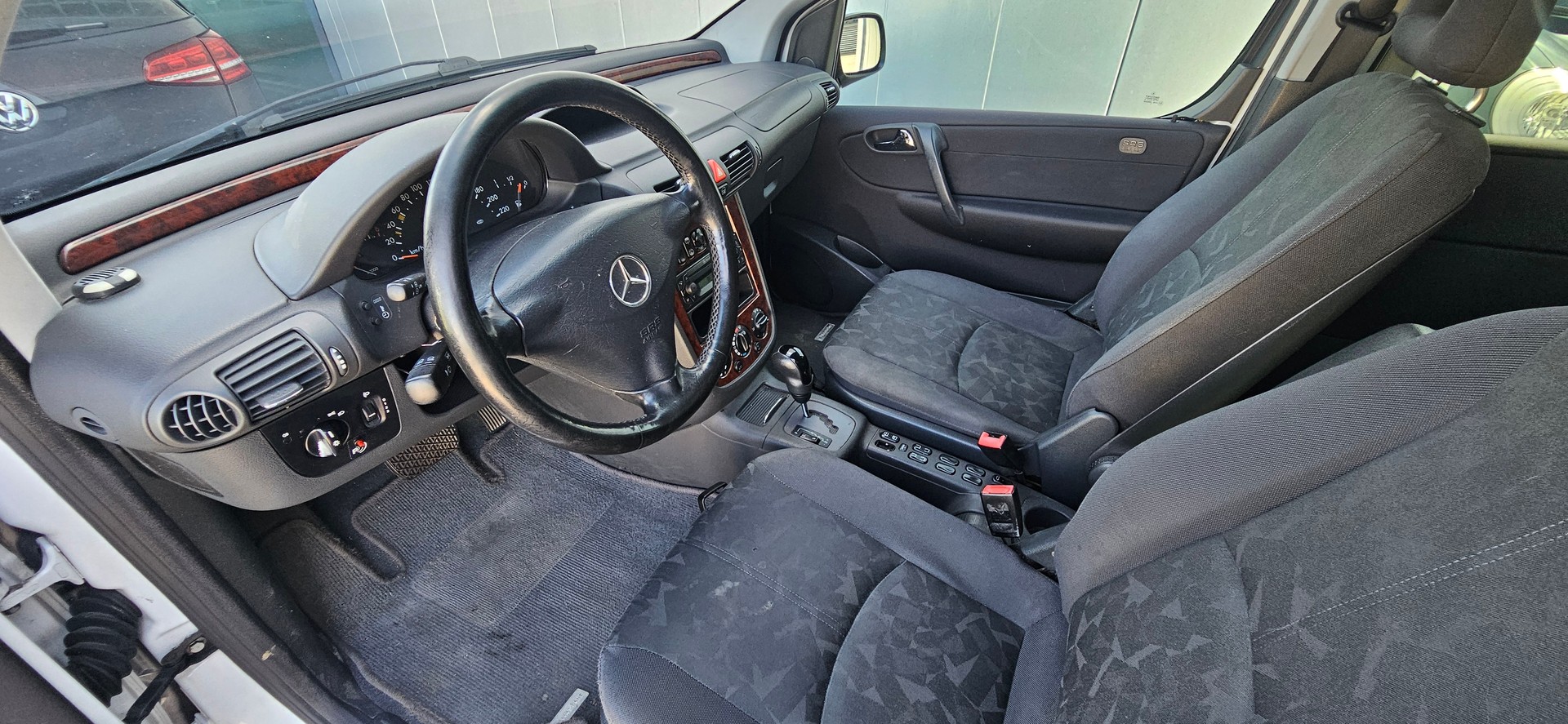 MERCEDES-BENZ Behindertengerecht-Rampe / 2-Sitze & ein Rollstuhlfahrer/in-image-7