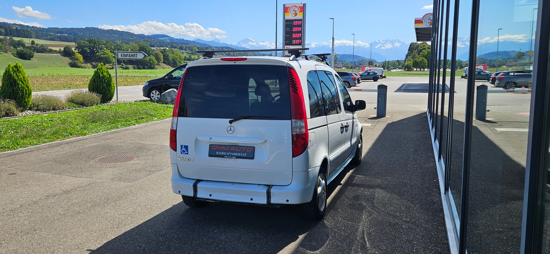 MERCEDES-BENZ Behindertengerecht-Rampe / 2-Sitze & ein Rollstuhlfahrer/in-image-6