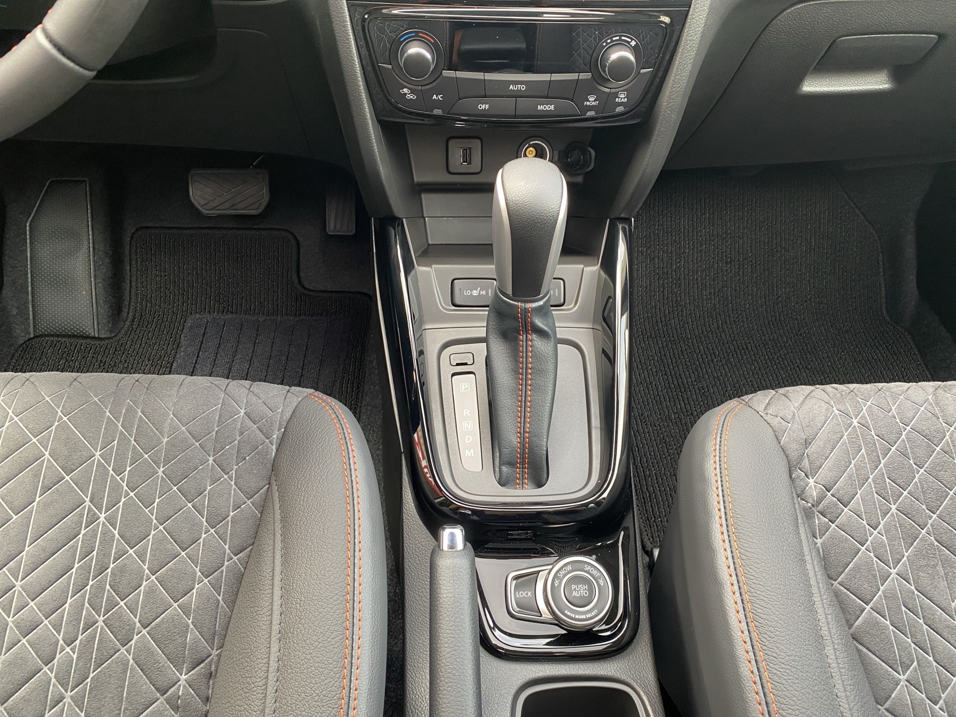 SUZUKI 1.4T Compact Top Hybrid Black Edition 4x4-image-12