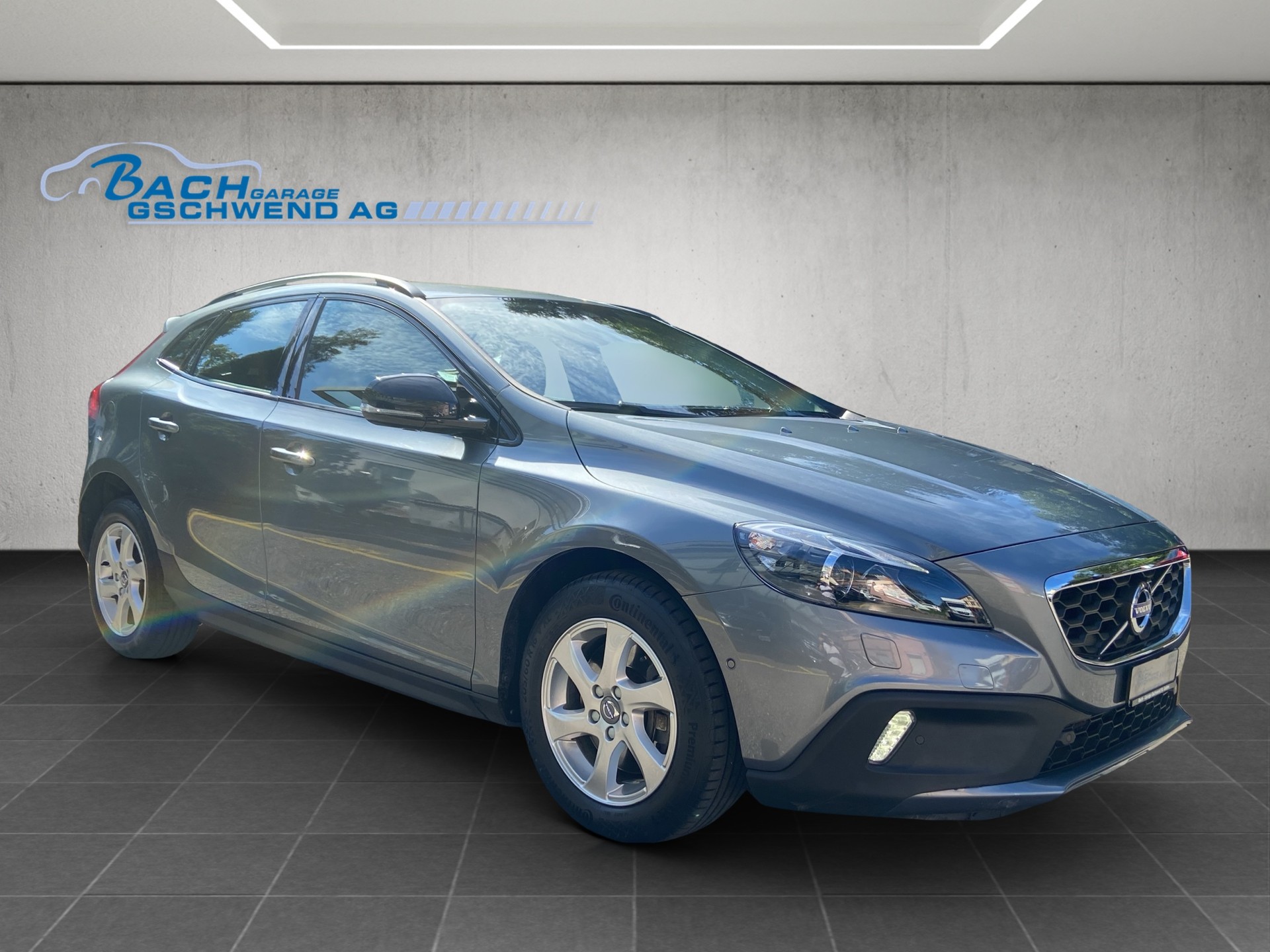 VOLVO V40 Cross Country T4 2.0 AWD Momentum Geartronic-showroom-element-1