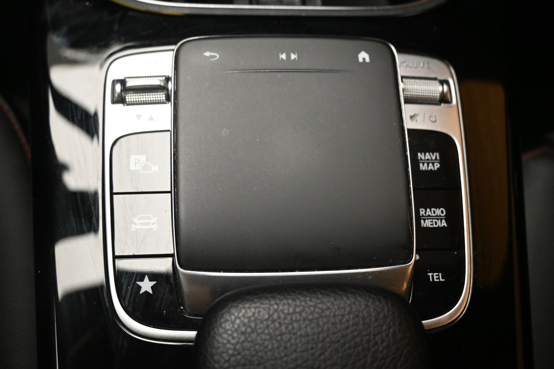 MERCEDES-BENZ A 220 AMG Line 7G-DCT 4Matic Limousine-image-12