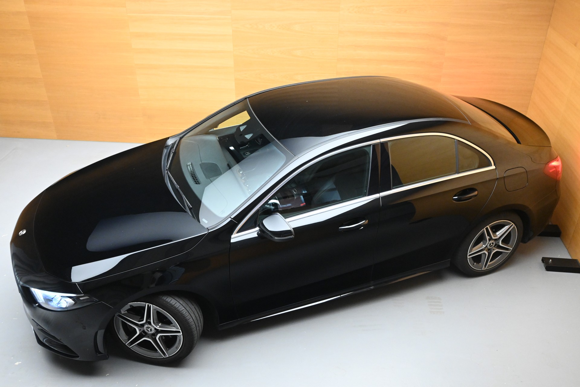 MERCEDES-BENZ A 220 AMG Line 7G-DCT 4Matic Limousine-showroom-element-1