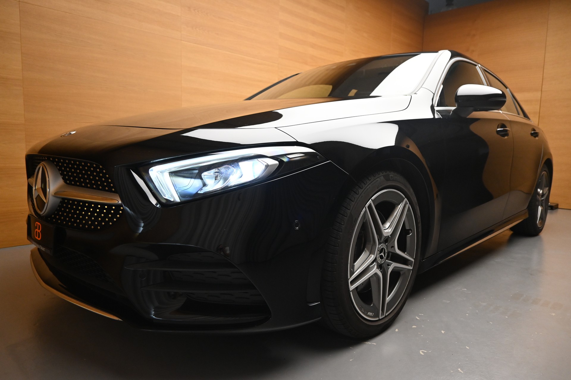 MERCEDES-BENZ A 220 AMG Line 7G-DCT 4Matic Limousine-showroom-element-2