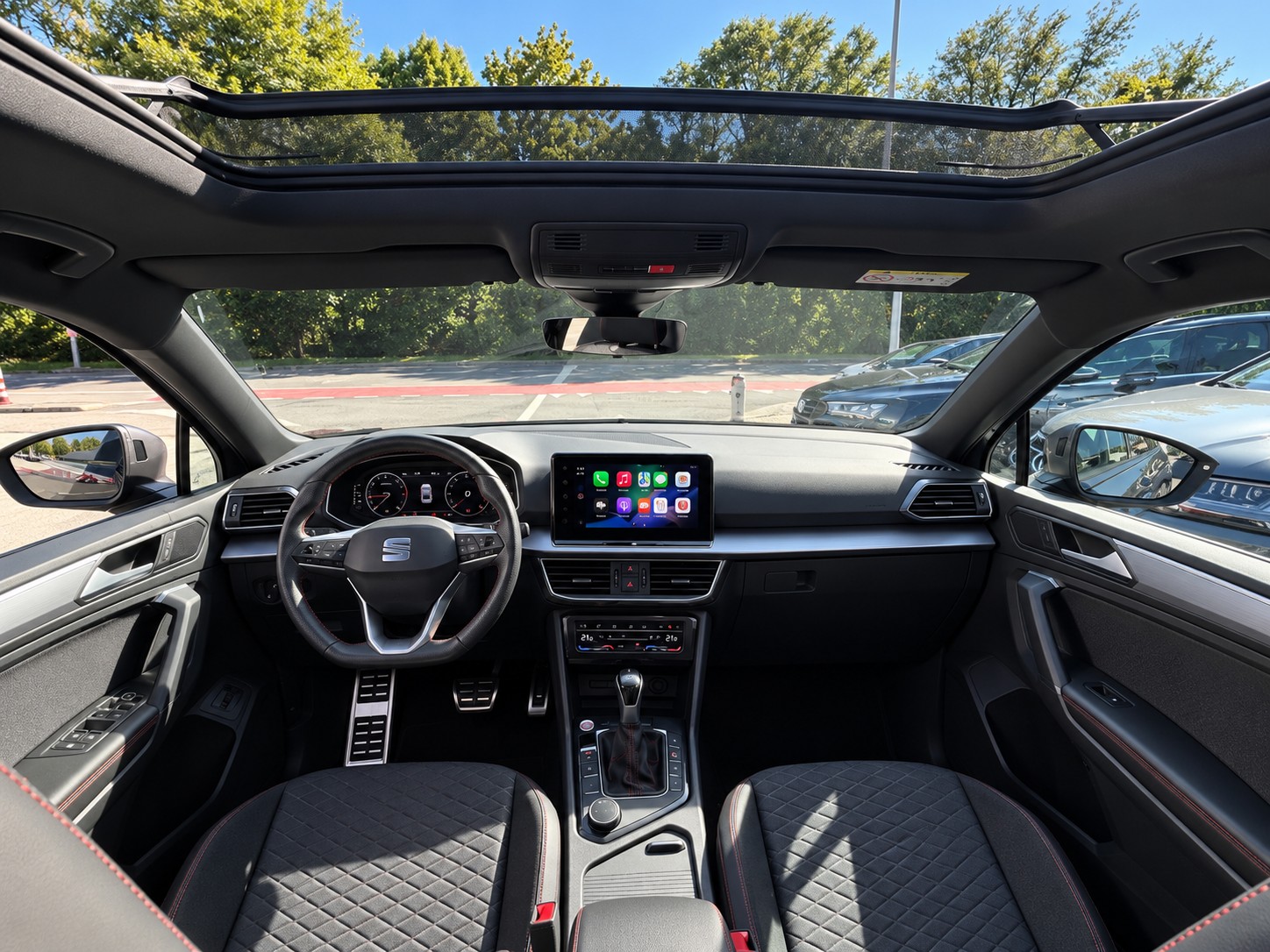 SEAT Tarraco 1.4 e-HYBRID DSG FR Crochet D'ATTELAGE / TOIT OUVRANT-image-17