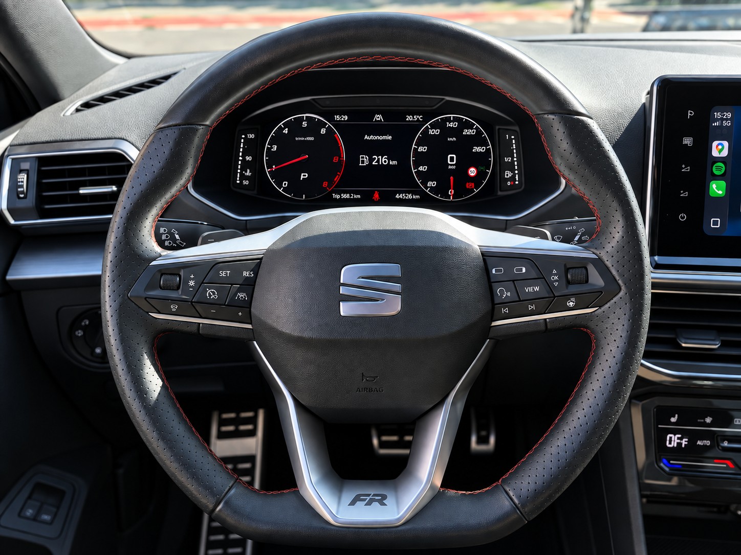 SEAT Tarraco 1.4 e-HYBRID DSG FR Crochet D'ATTELAGE / TOIT OUVRANT-image-16