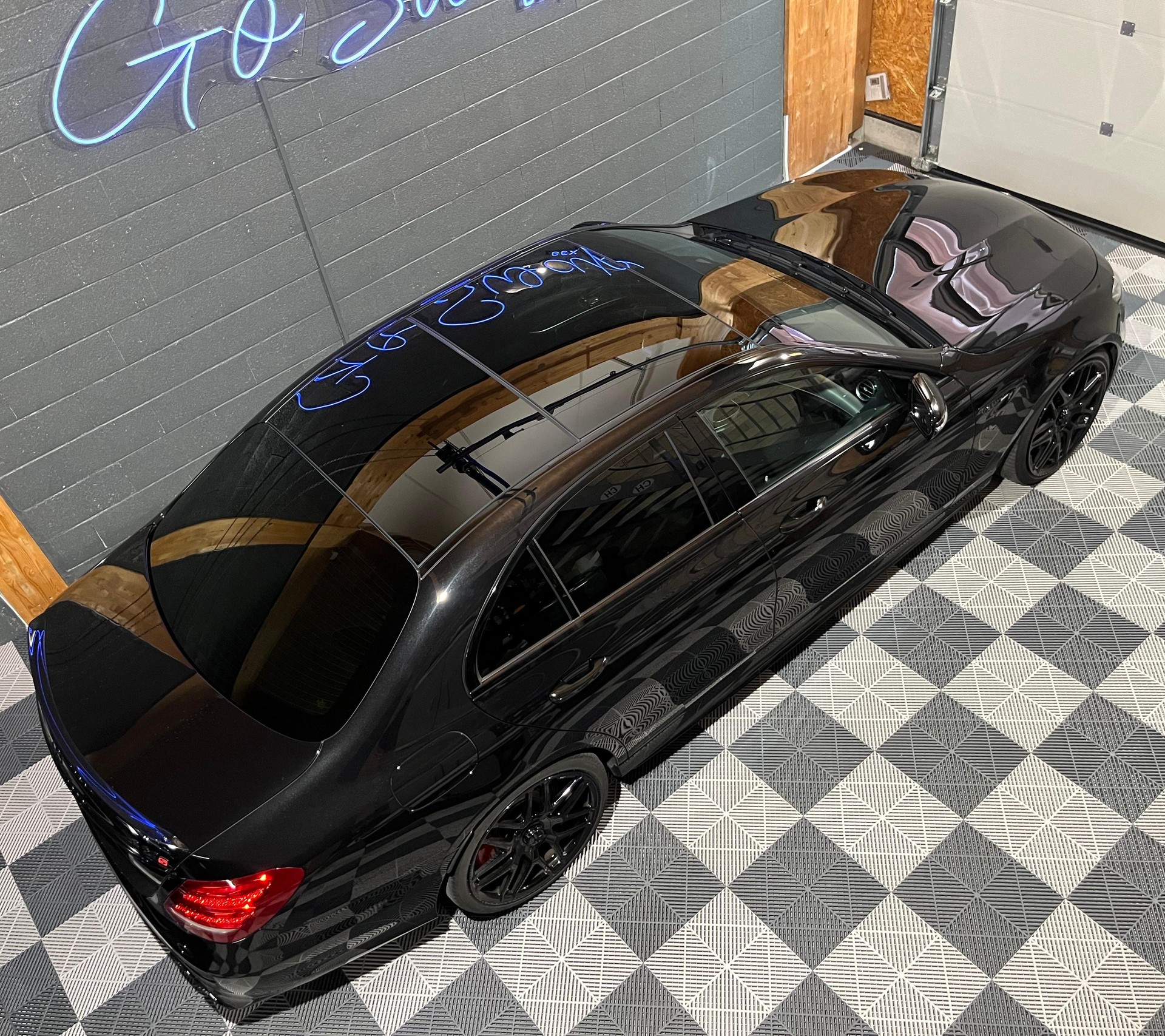 MERCEDES-BENZ E 63 AMG 4Matic Speedshift MCT-showroom-element-1