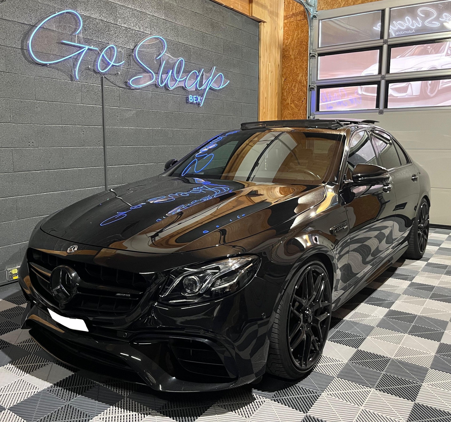 MERCEDES-BENZ E 63 AMG 4Matic Speedshift MCT-showroom-element-3