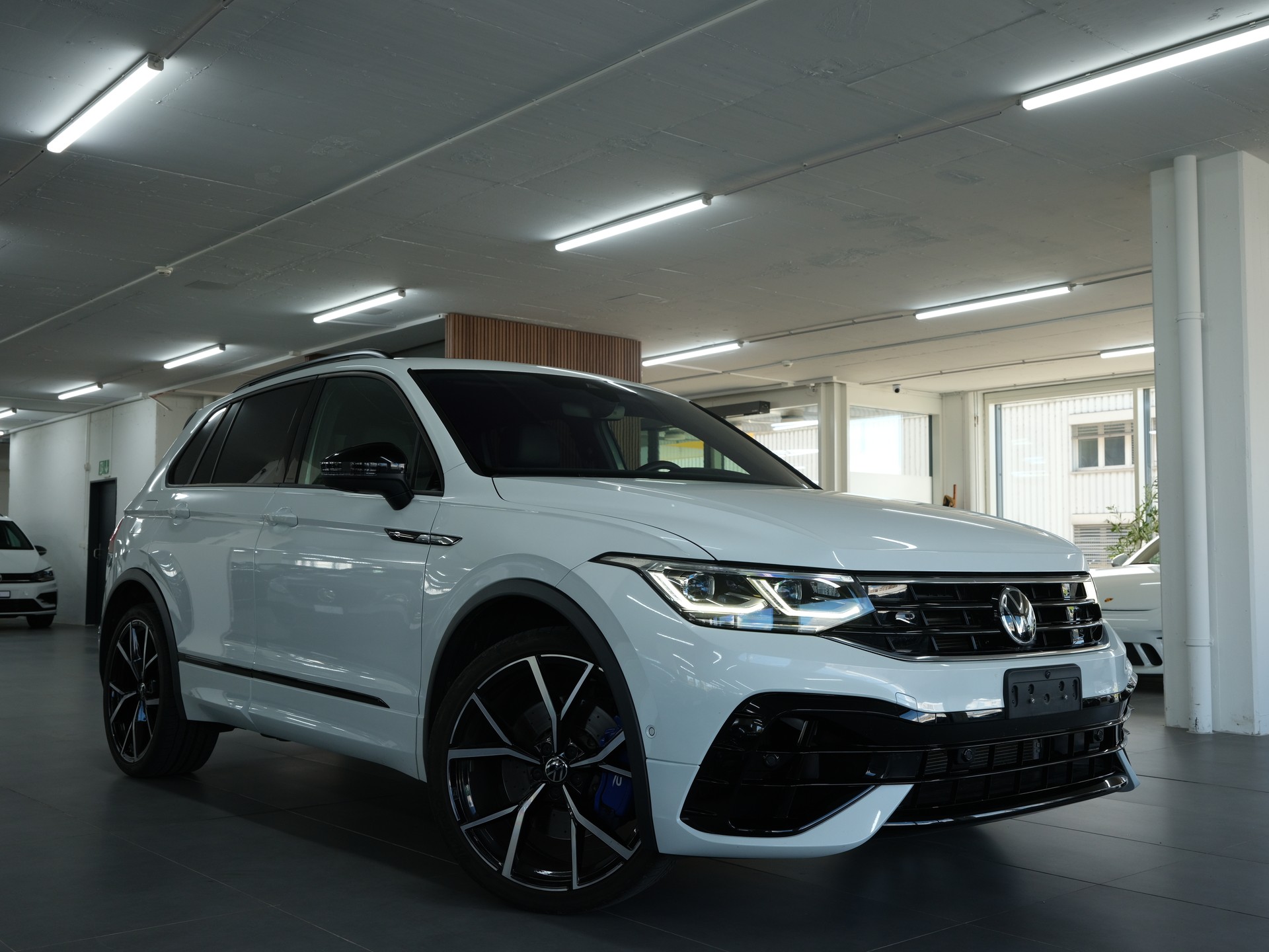 VW Tiguan 2.0TSI R 4Motion DSG *Head Up Display* *Harman & Kardon* *Panorama*