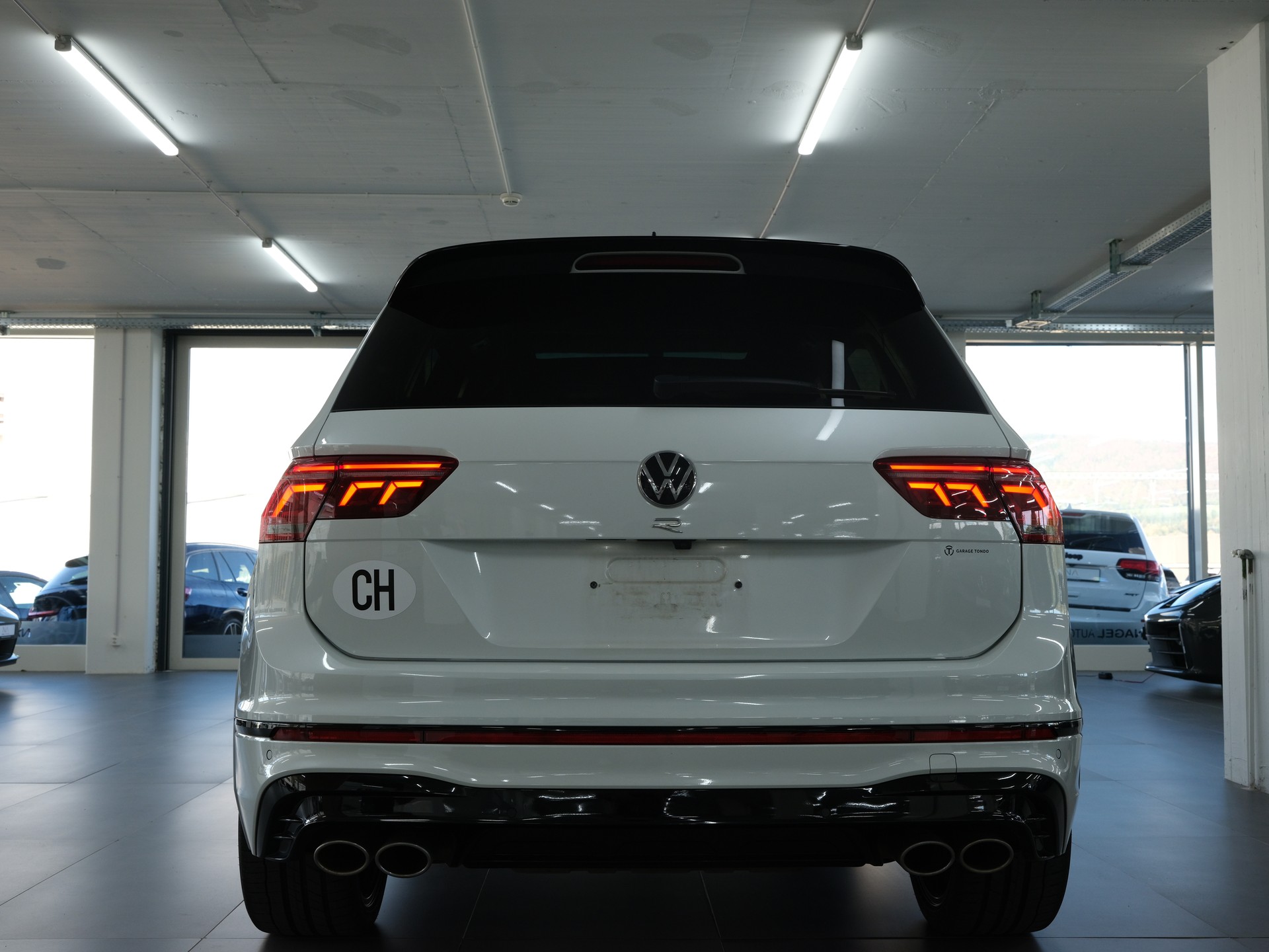 VW Tiguan 2.0TSI R 4Motion DSG *Head Up Display* *Harman & Kardon* *Panorama*-showroom-element-3