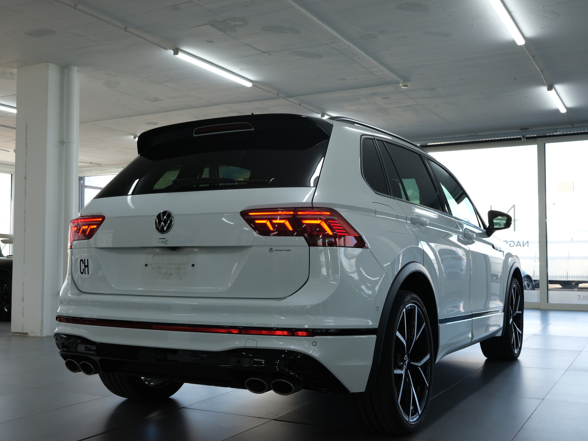 VW Tiguan 2.0TSI R 4Motion DSG *Head Up Display* *Harman & Kardon* *Panorama*-showroom-element-2