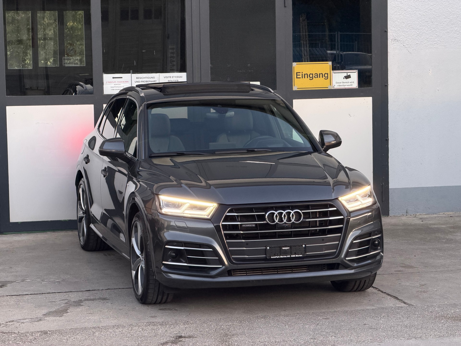 AUDI Q5 55 TFSI e sport quattro-showroom-element-3