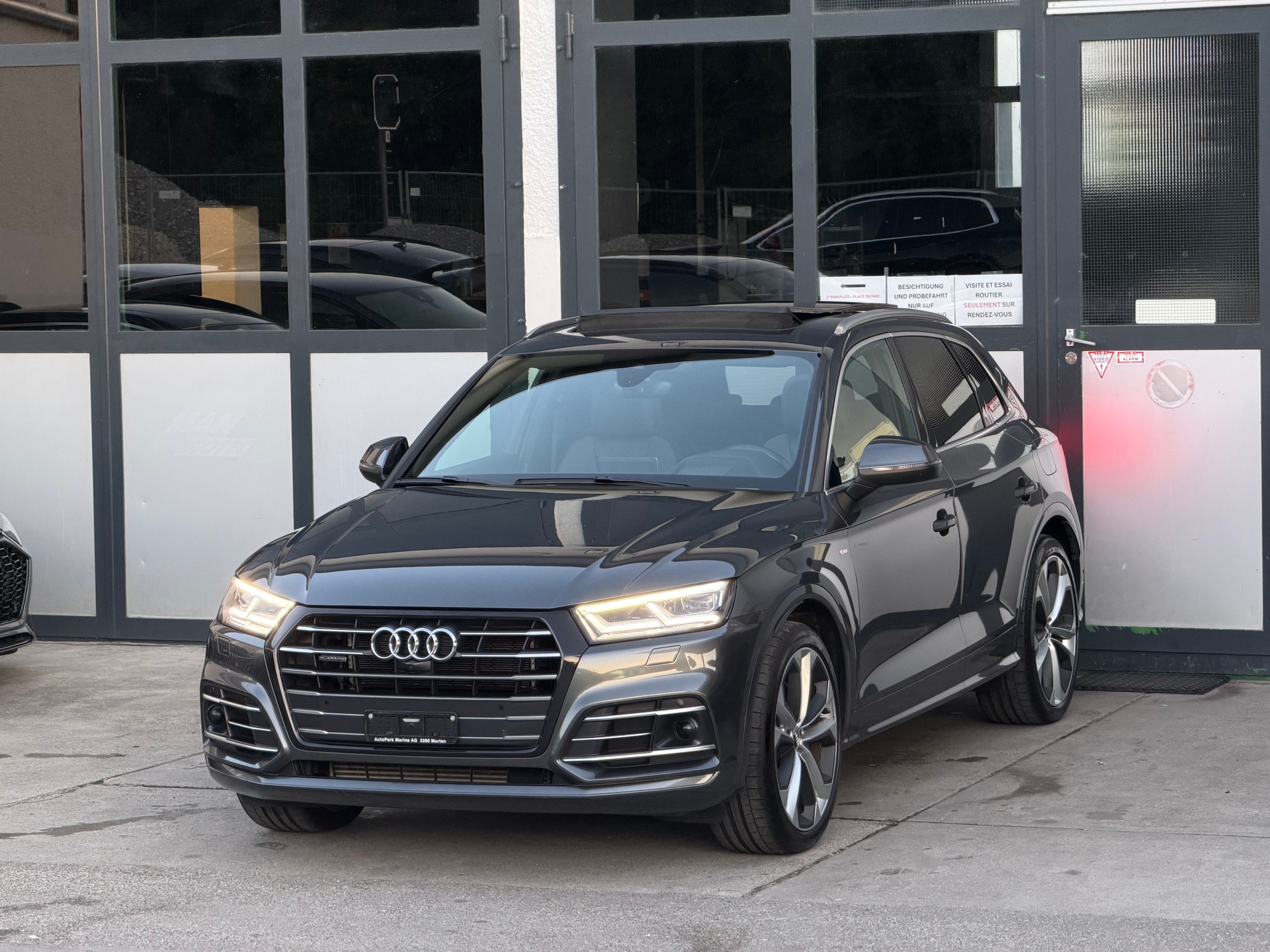 AUDI Q5 55 TFSI e sport quattro-showroom-element-1