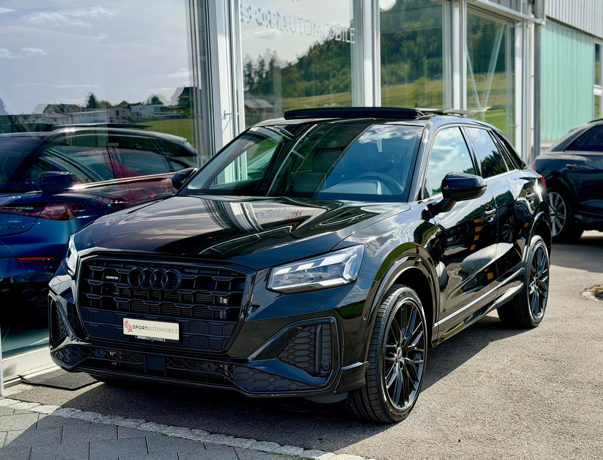 AUDI Q2 40 TFSI S line Attraction quattro S-tronic *S Line Competition - CH Auto*-showroom-element-2