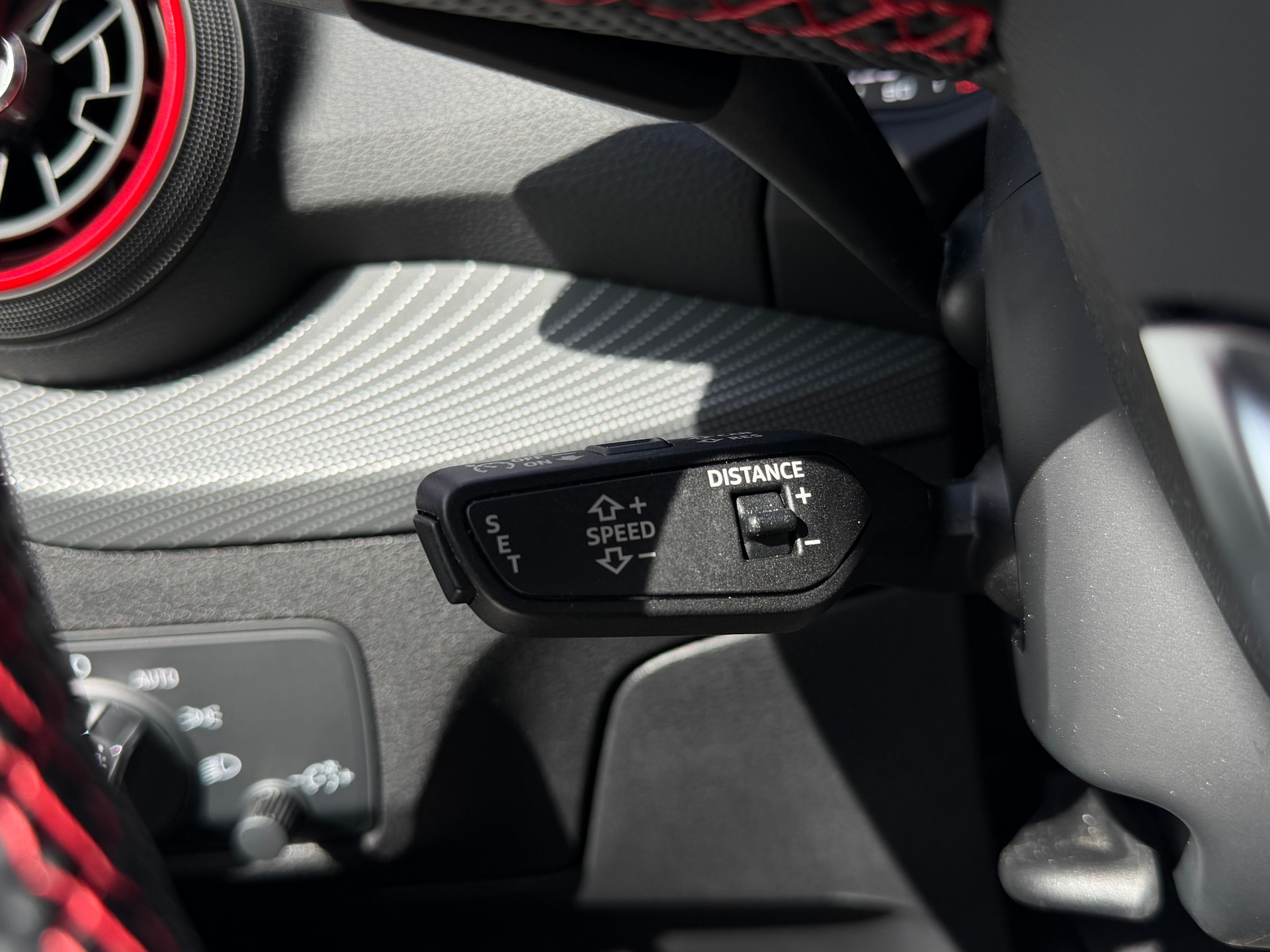 AUDI Q2 40 TFSI S line Attraction quattro S-tronic *S Line Competition - CH Auto*-image-19