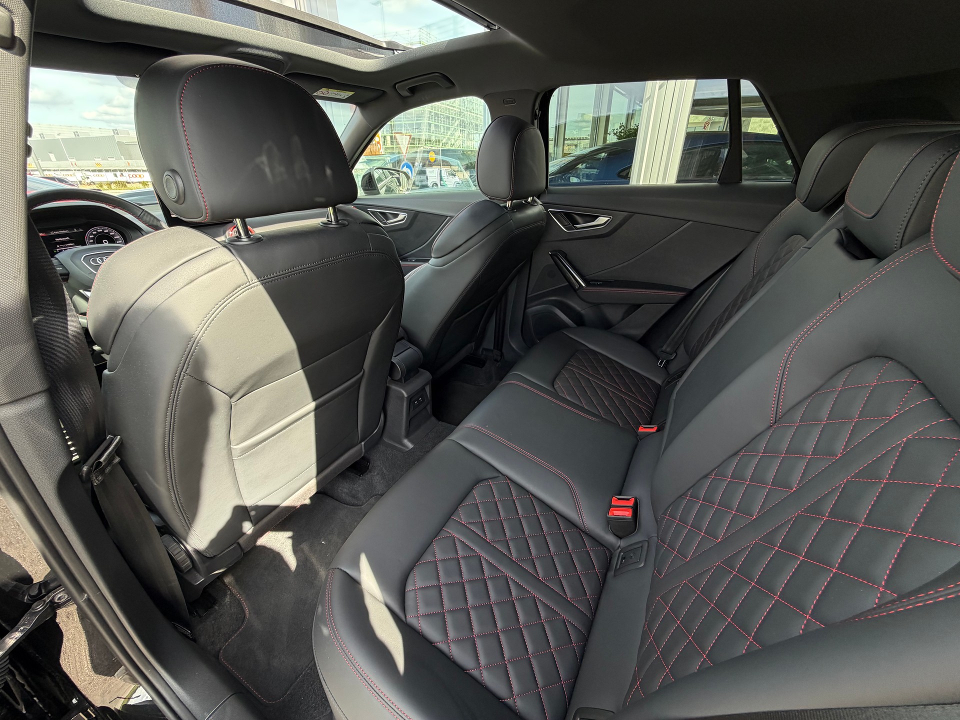 AUDI Q2 40 TFSI S line Attraction quattro S-tronic *S Line Competition - CH Auto*-image-12