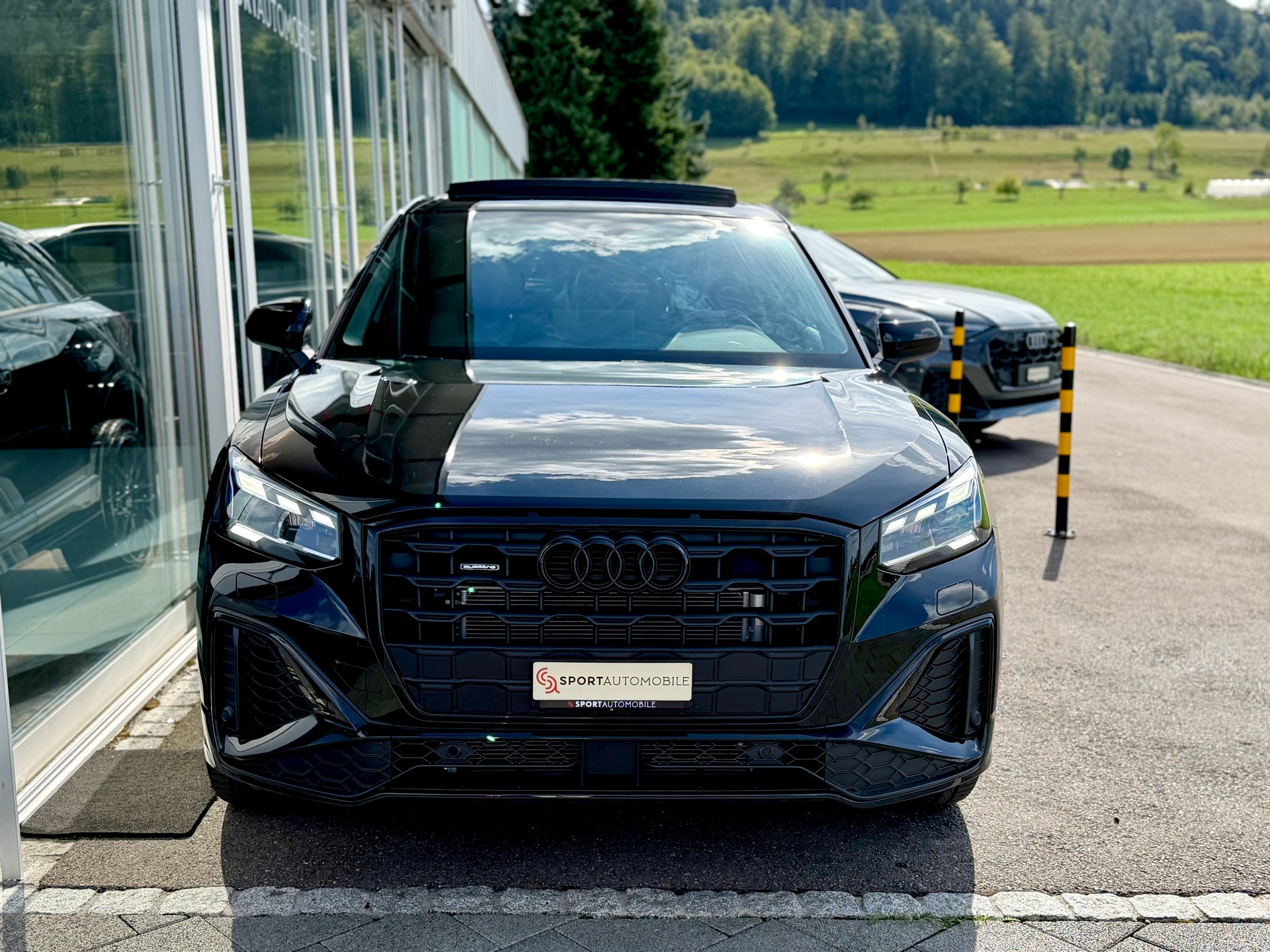 AUDI Q2 40 TFSI S line Attraction quattro S-tronic *S Line Competition - CH Auto*-showroom-element-3