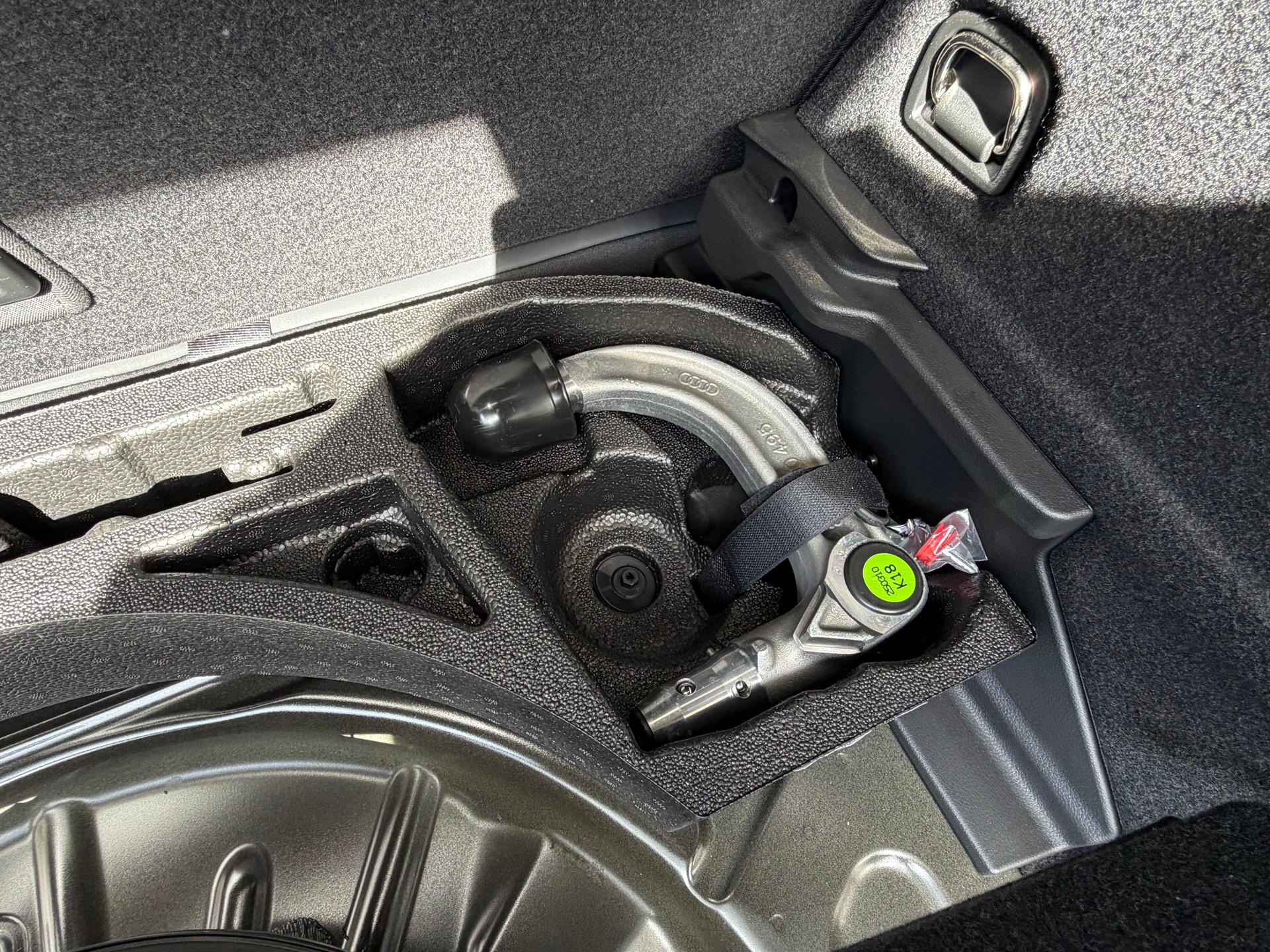 AUDI Q2 40 TFSI S line Attraction quattro S-tronic *S Line Competition - CH Auto*-image-11