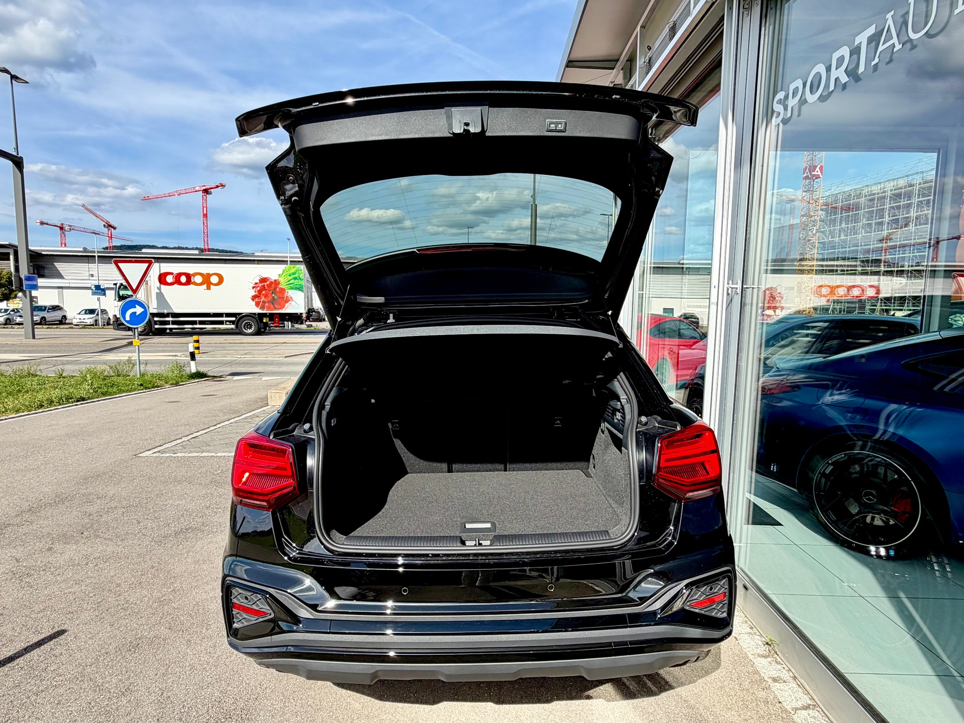 AUDI Q2 40 TFSI S line Attraction quattro S-tronic *S Line Competition - CH Auto*-image-8