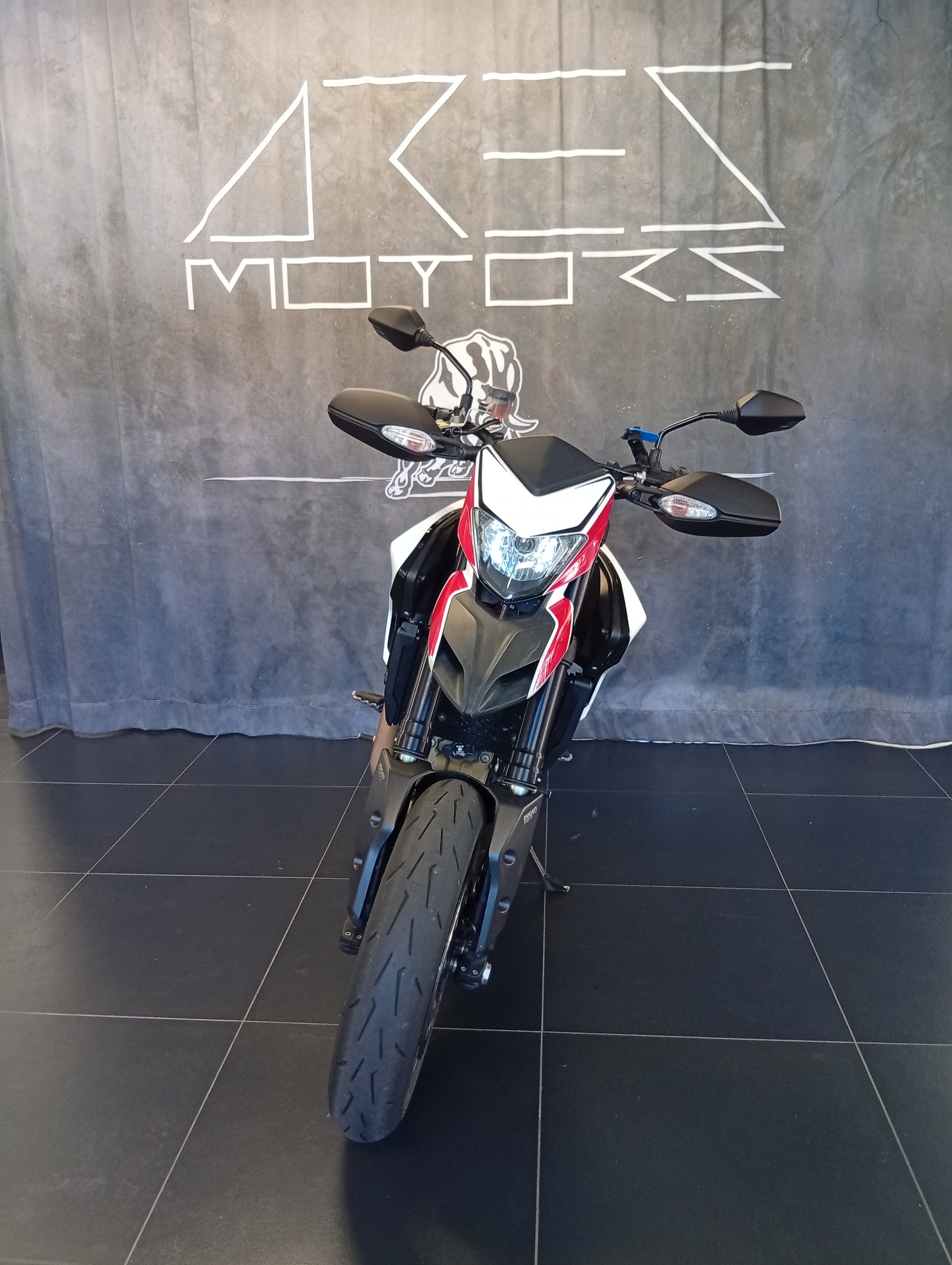 DUCATI Hypermotard 821 SP-image-2