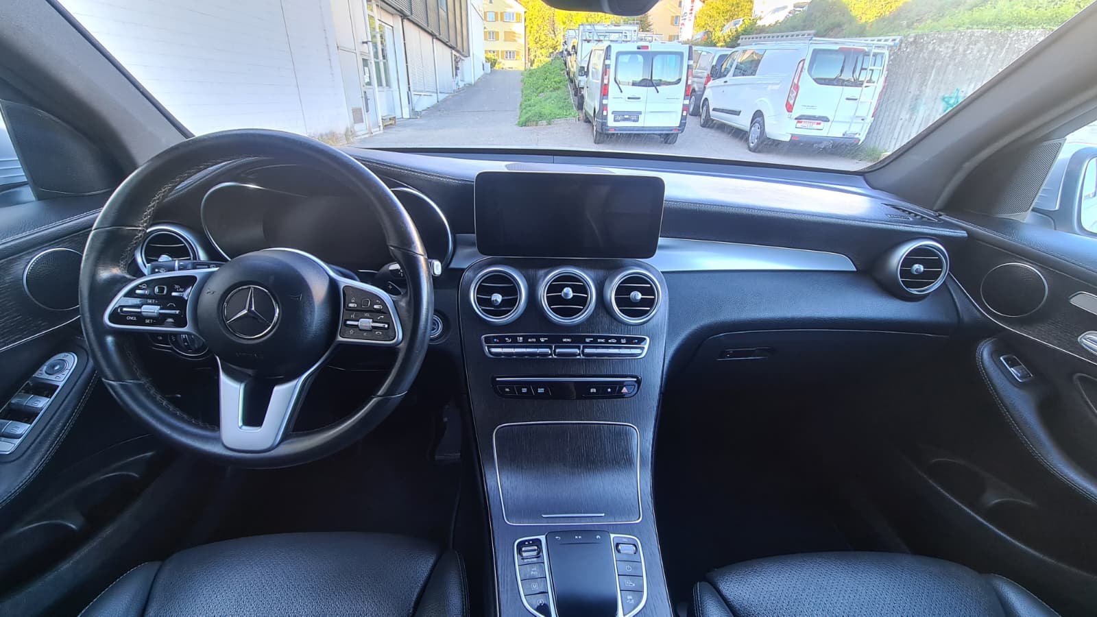 MERCEDES-BENZ GLC 220 d 4Matic 9G-Tronic ** Voll-Leder ** Panorama-Schiebedach ** Gr-Navi ** RF-Kamera 360° ** Sitzmemory ** Frisch Ab MFK **-image-17