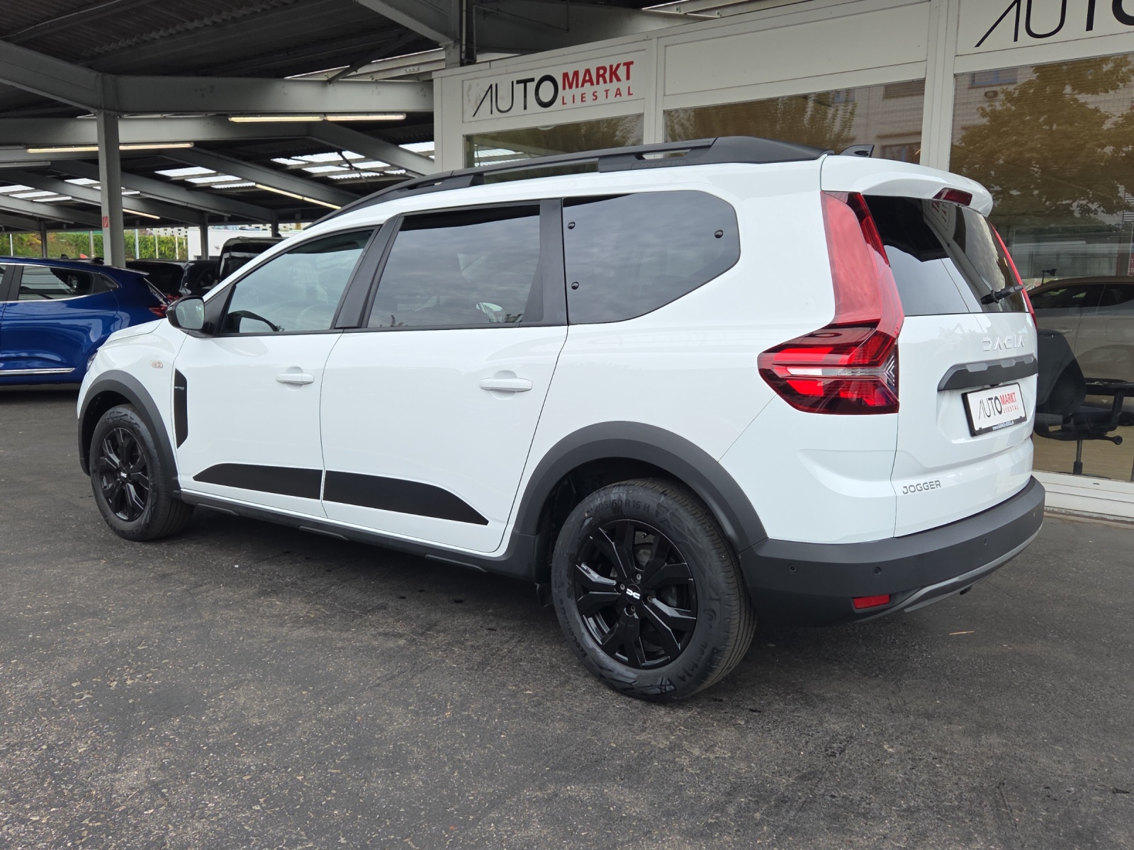 DACIA Jogger TCe 110 Extreme-showroom-element-2