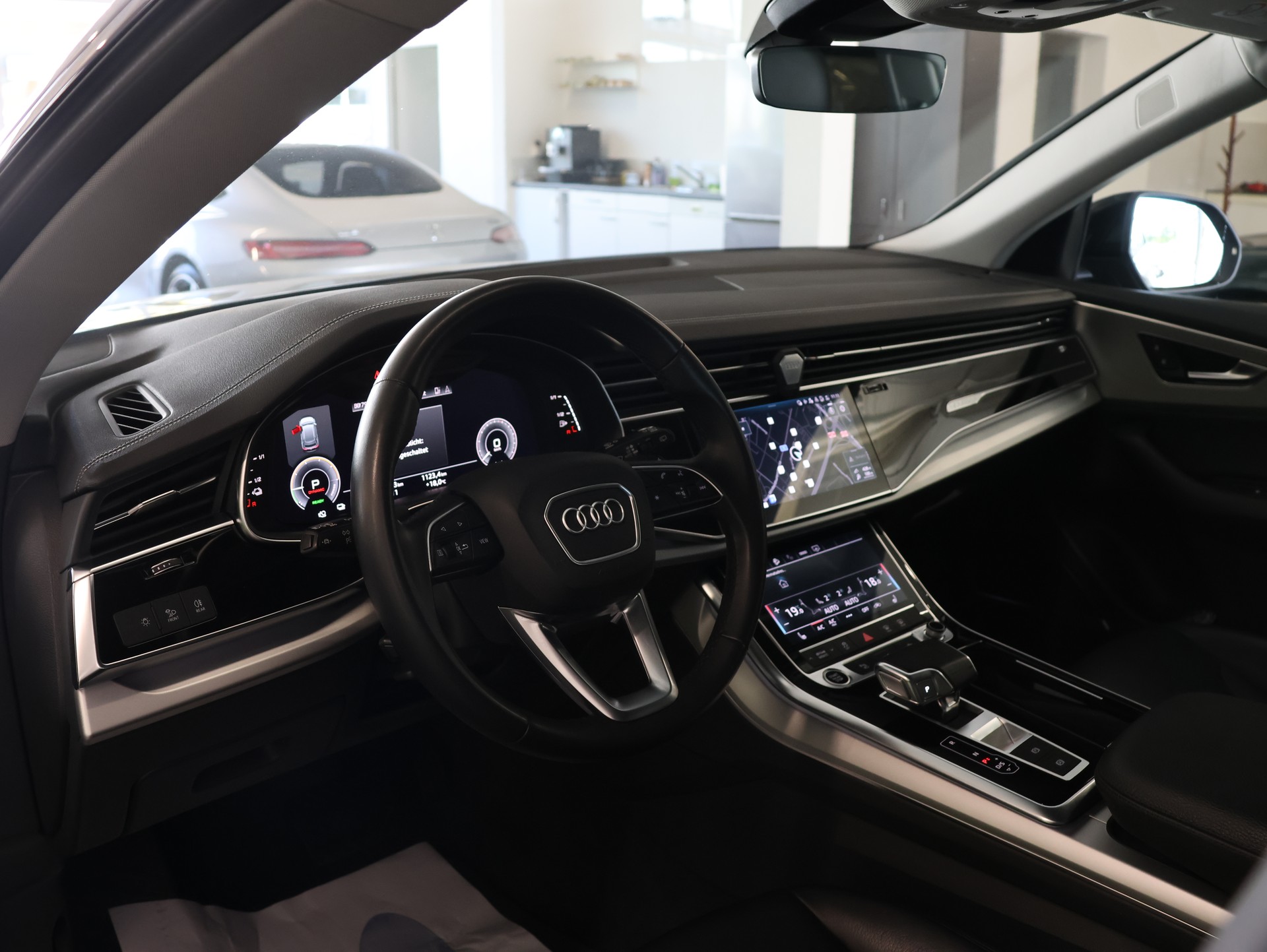 AUDI Q8 55 TFSI e quattro PHEV tiptronic *DAYTONAGRAU-PERLEFFEKT*-image-9