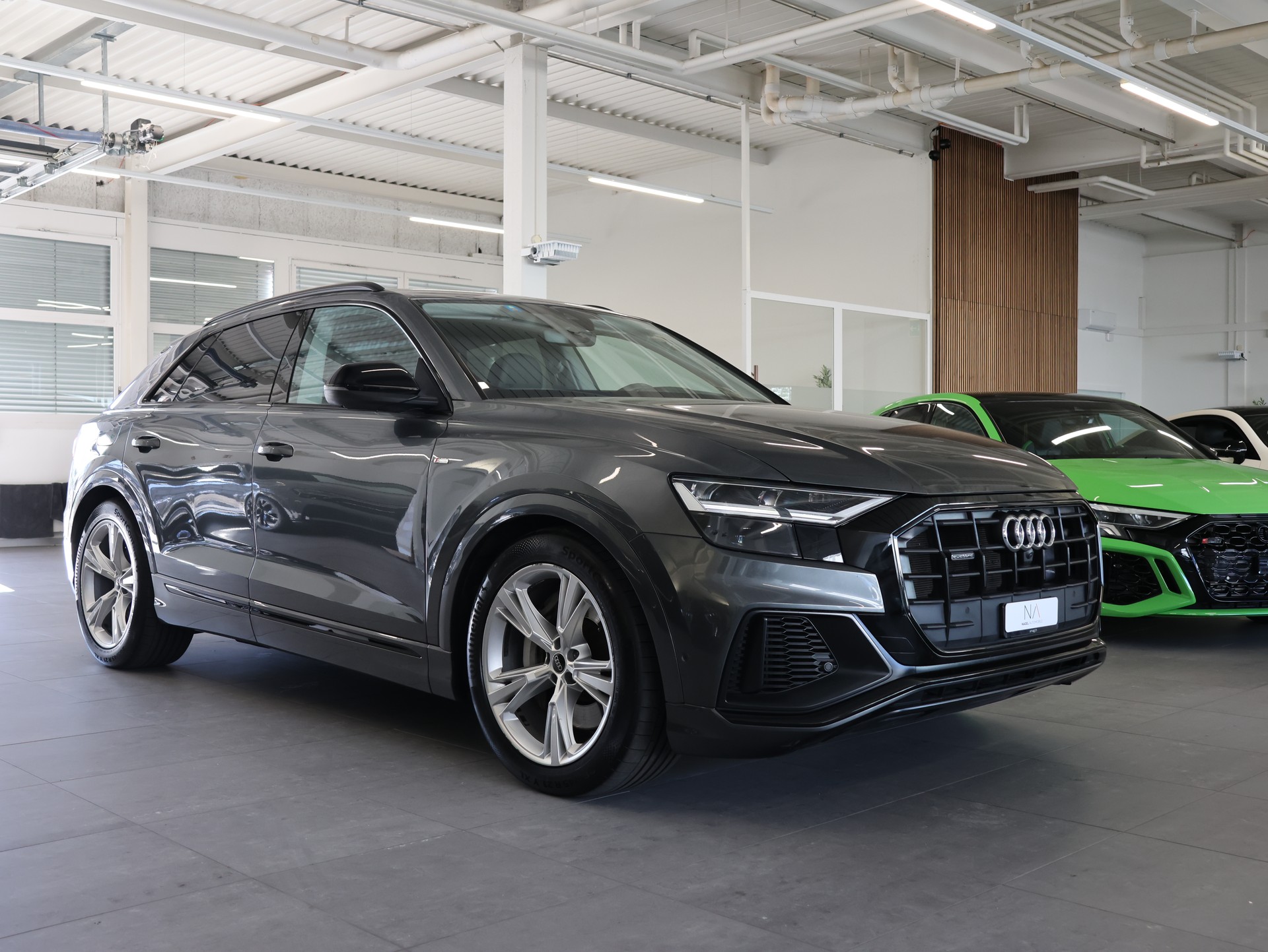 AUDI Q8 55 TFSI e quattro PHEV tiptronic *DAYTONAGRAU-PERLEFFEKT*-showroom-element-1