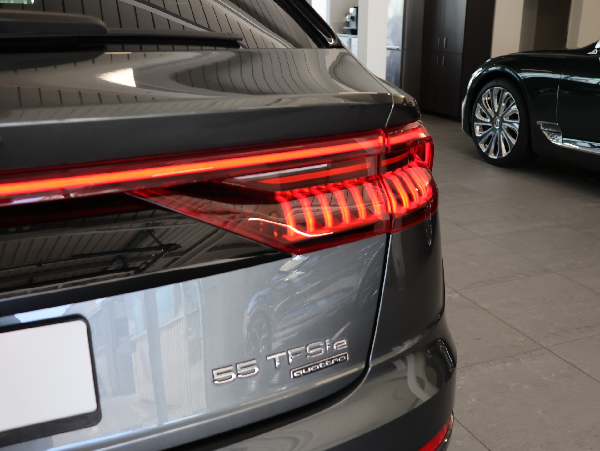 AUDI Q8 55 TFSI e quattro PHEV tiptronic *DAYTONAGRAU-PERLEFFEKT*-image-5