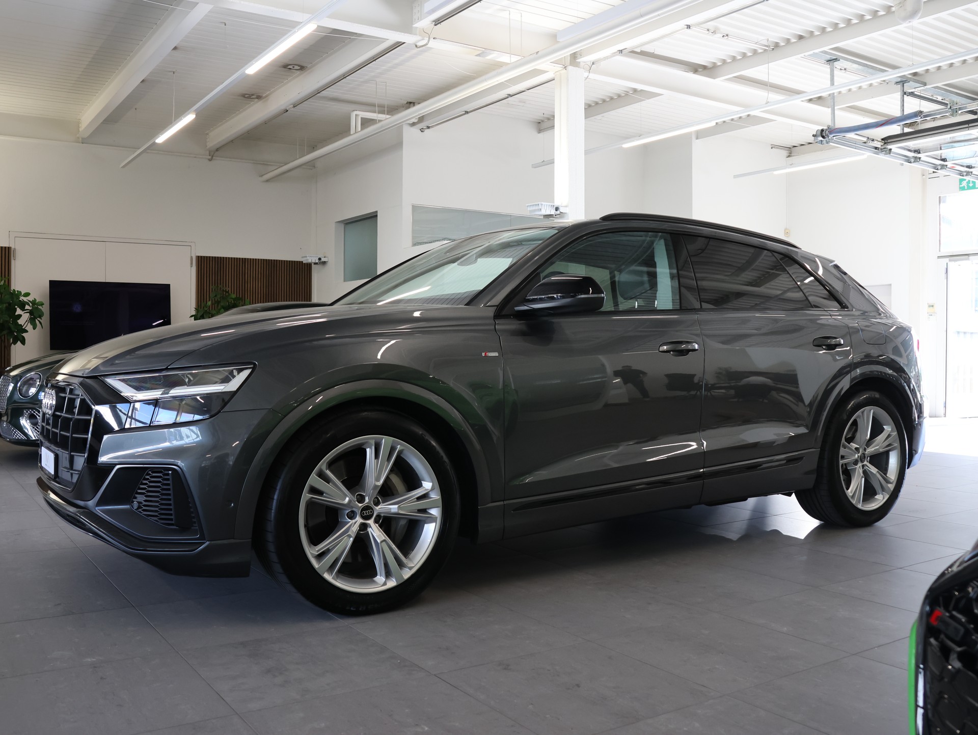 AUDI Q8 55 TFSI e quattro PHEV tiptronic *DAYTONAGRAU-PERLEFFEKT*-showroom-element-3