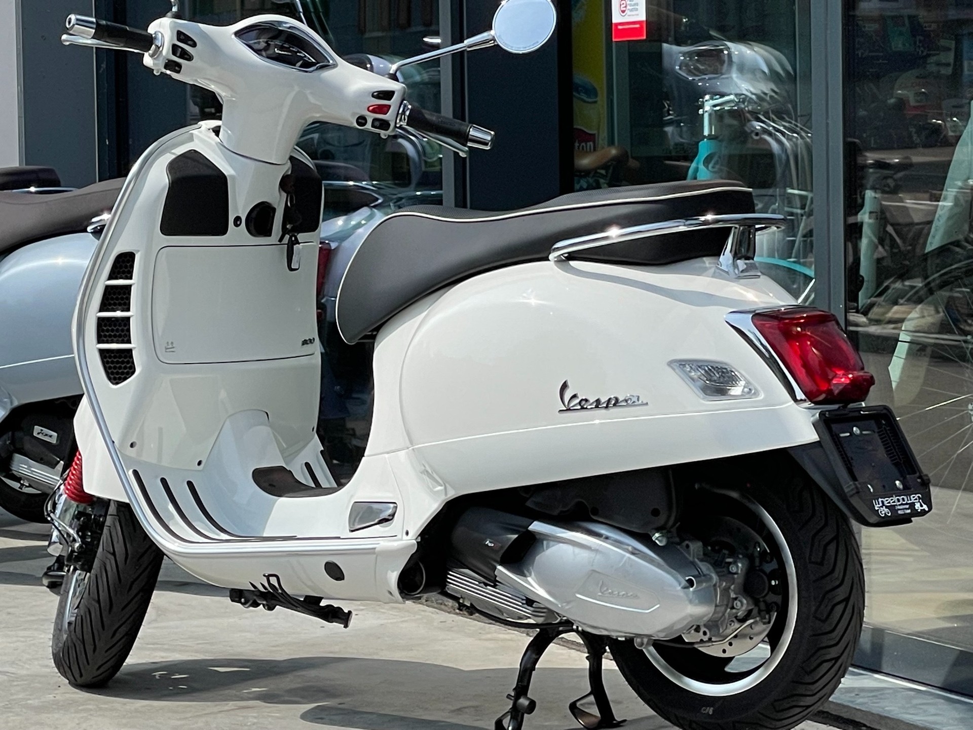PIAGGIO Vespa GTS 300 HPE Super ABS/ASR-image-3