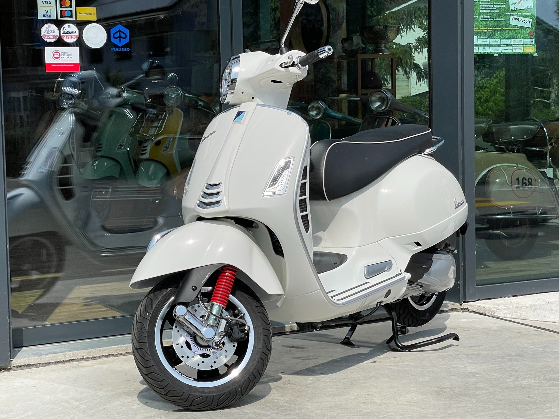 PIAGGIO Vespa GTS 300 HPE Super ABS/ASR-image-4