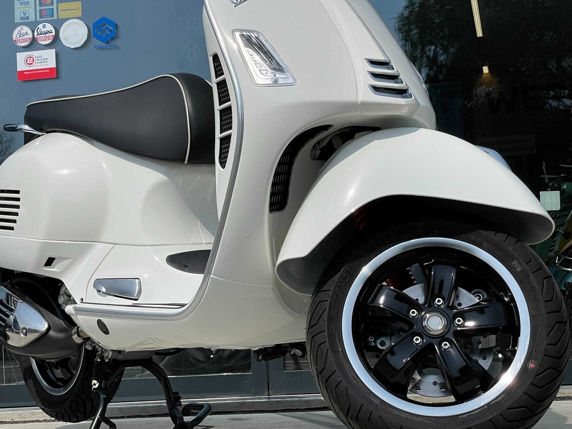 PIAGGIO Vespa GTS 300 HPE Super ABS/ASR-image-5