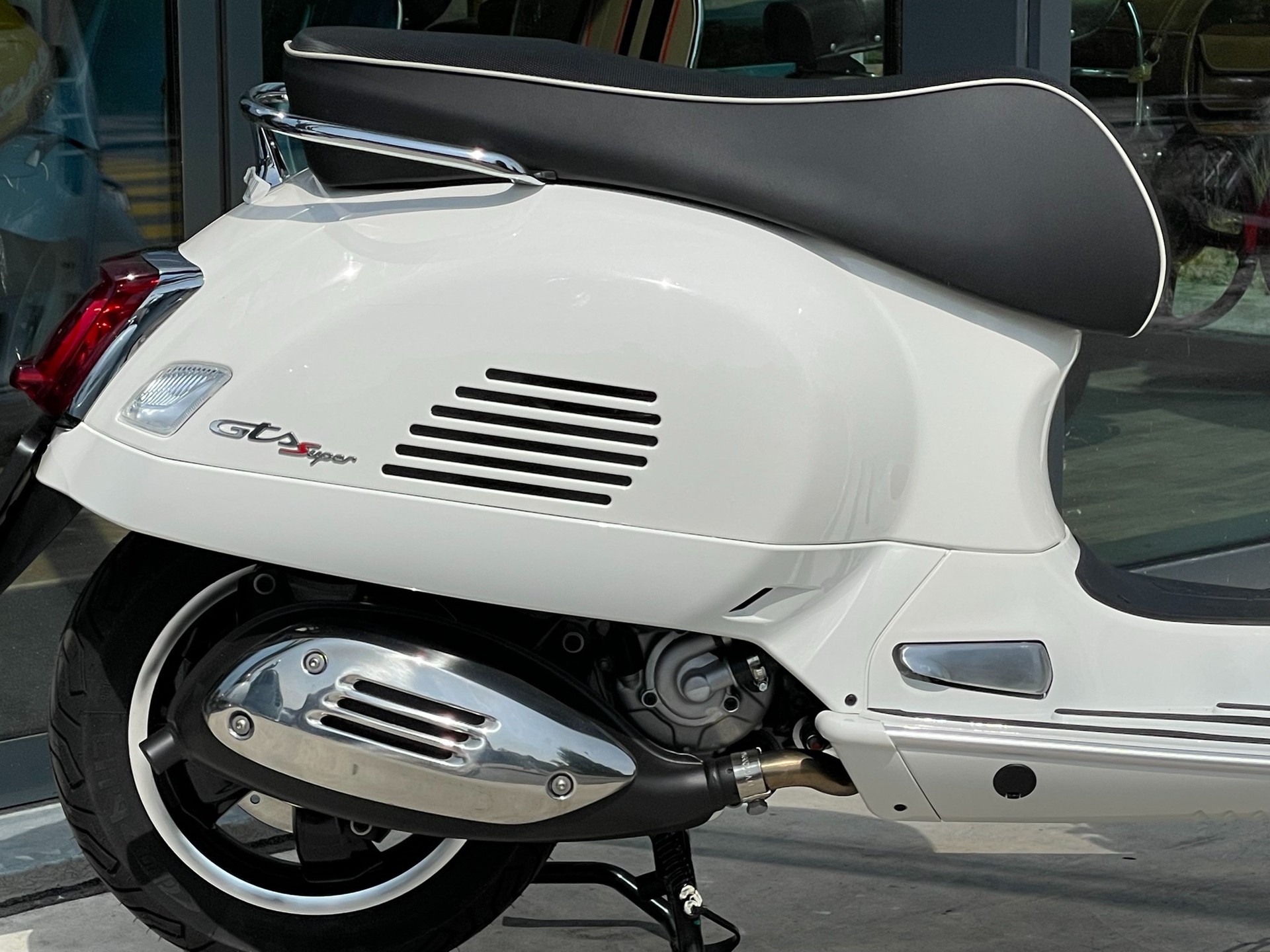 PIAGGIO Vespa GTS 300 HPE Super ABS/ASR-image-6