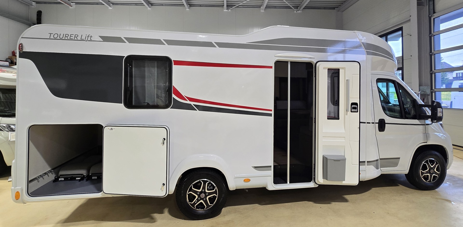 LMC Tourer Lift H 720, Fiat Ducato 2.2MJT 140PS-image-5